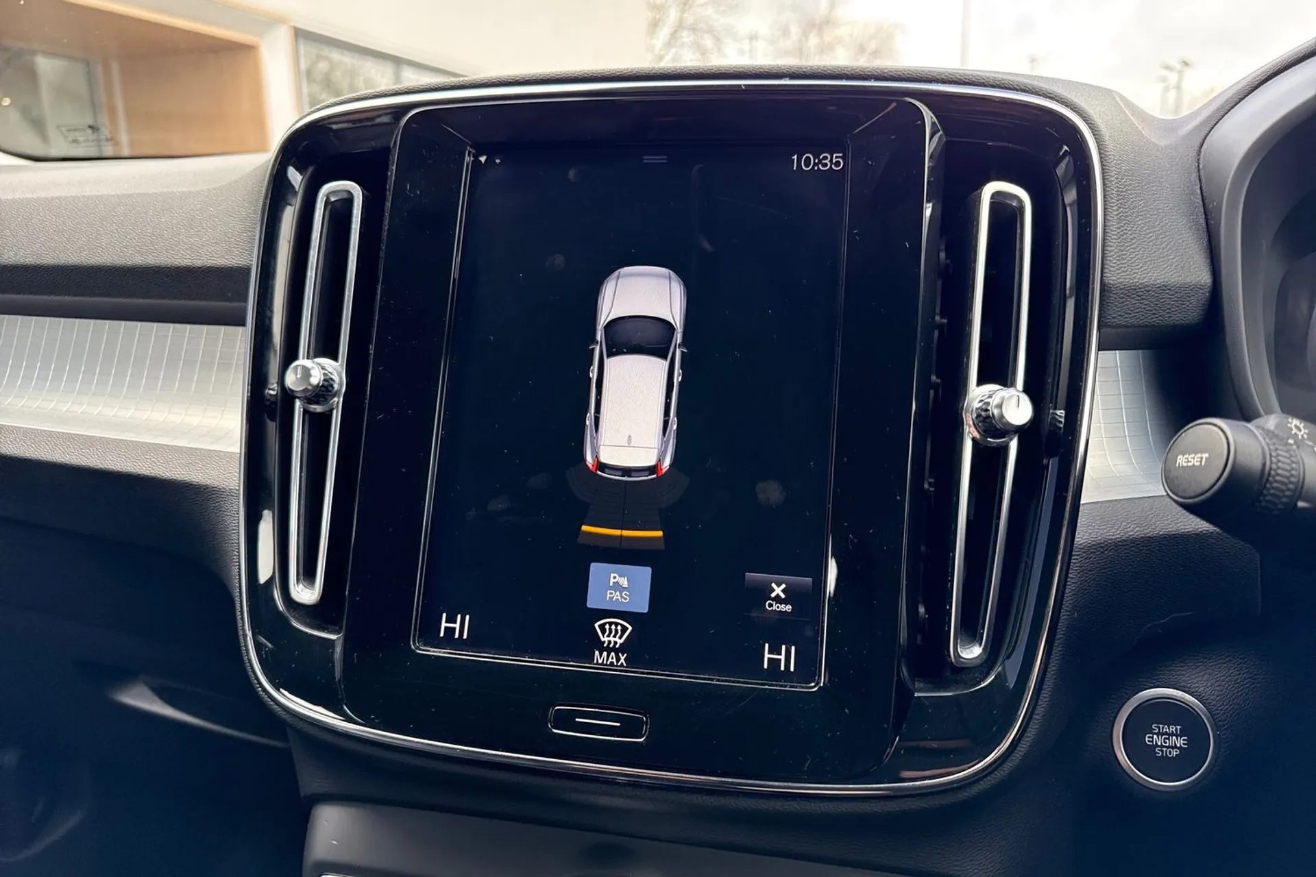 Volvo XC40 thumbnail image number 4