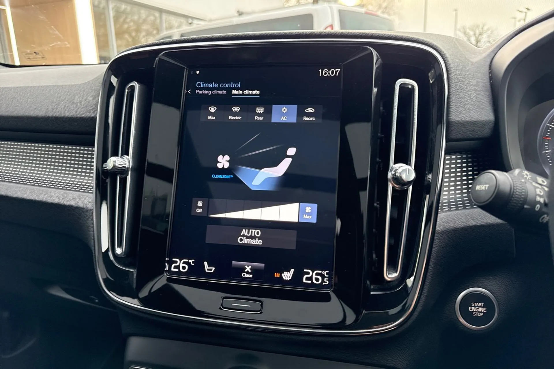 Volvo XC40 thumbnail image number 38