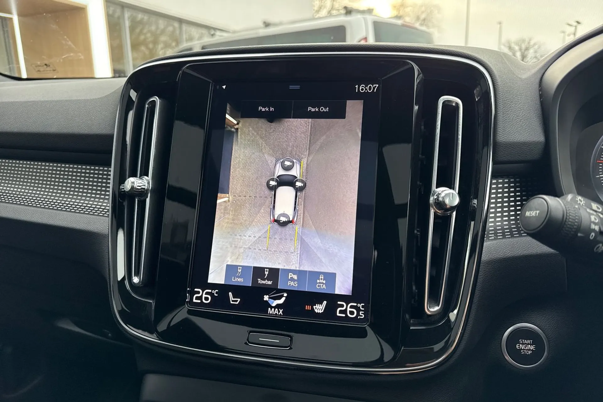 Volvo XC40 thumbnail image number 4