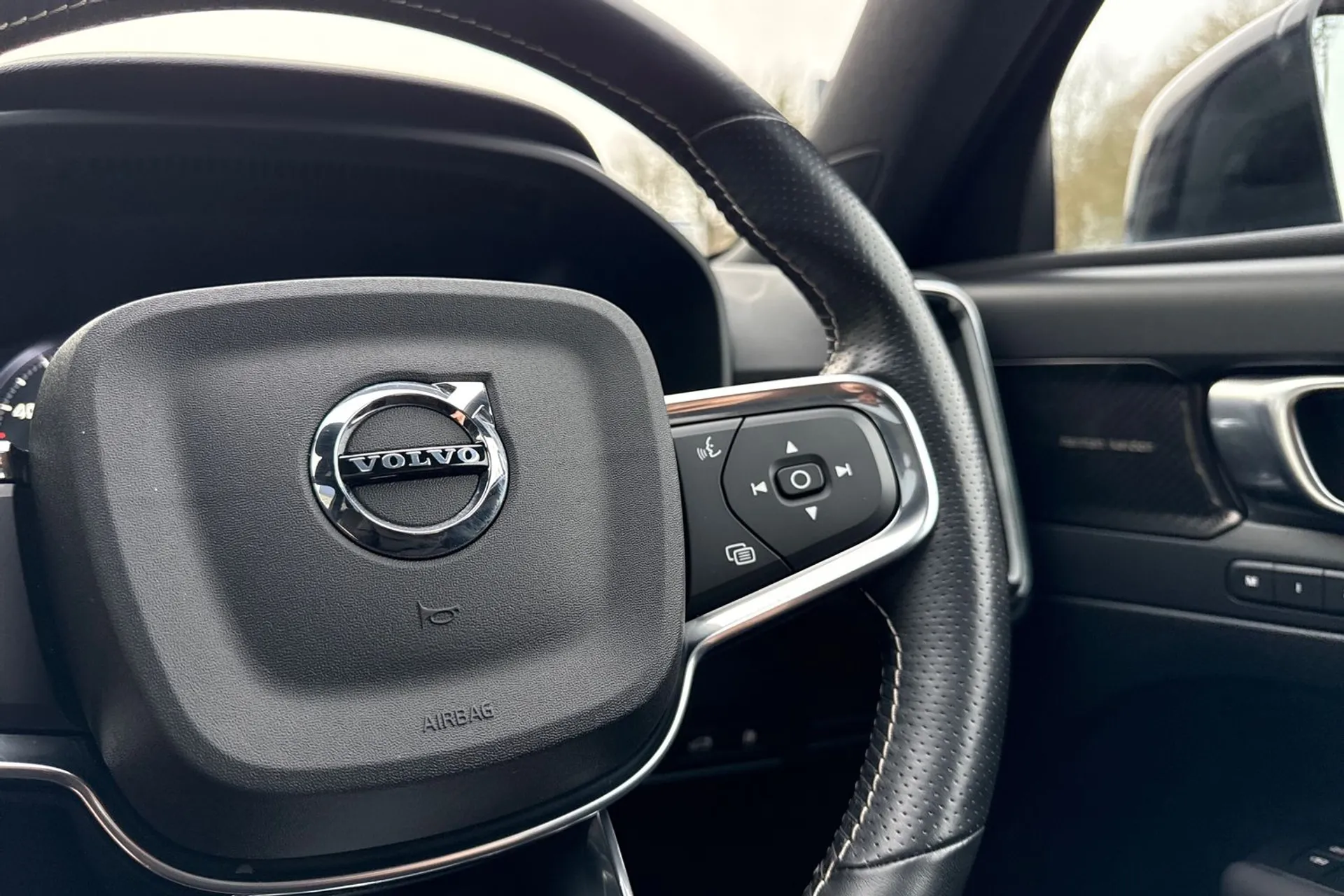 Volvo XC40 thumbnail image number 36