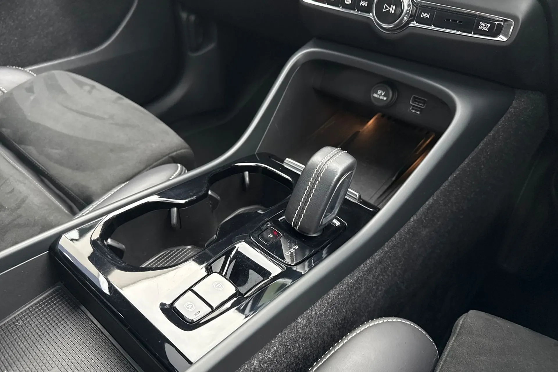 Volvo XC40 thumbnail image number 44