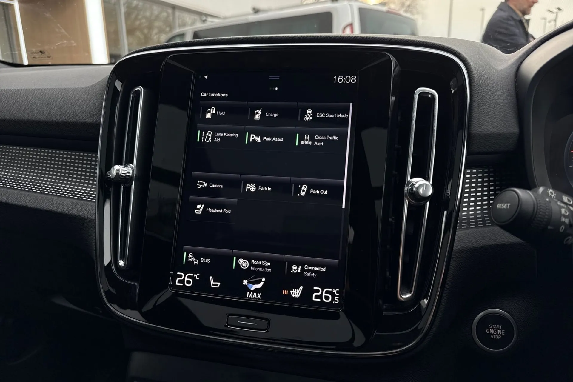 Volvo XC40 thumbnail image number 40