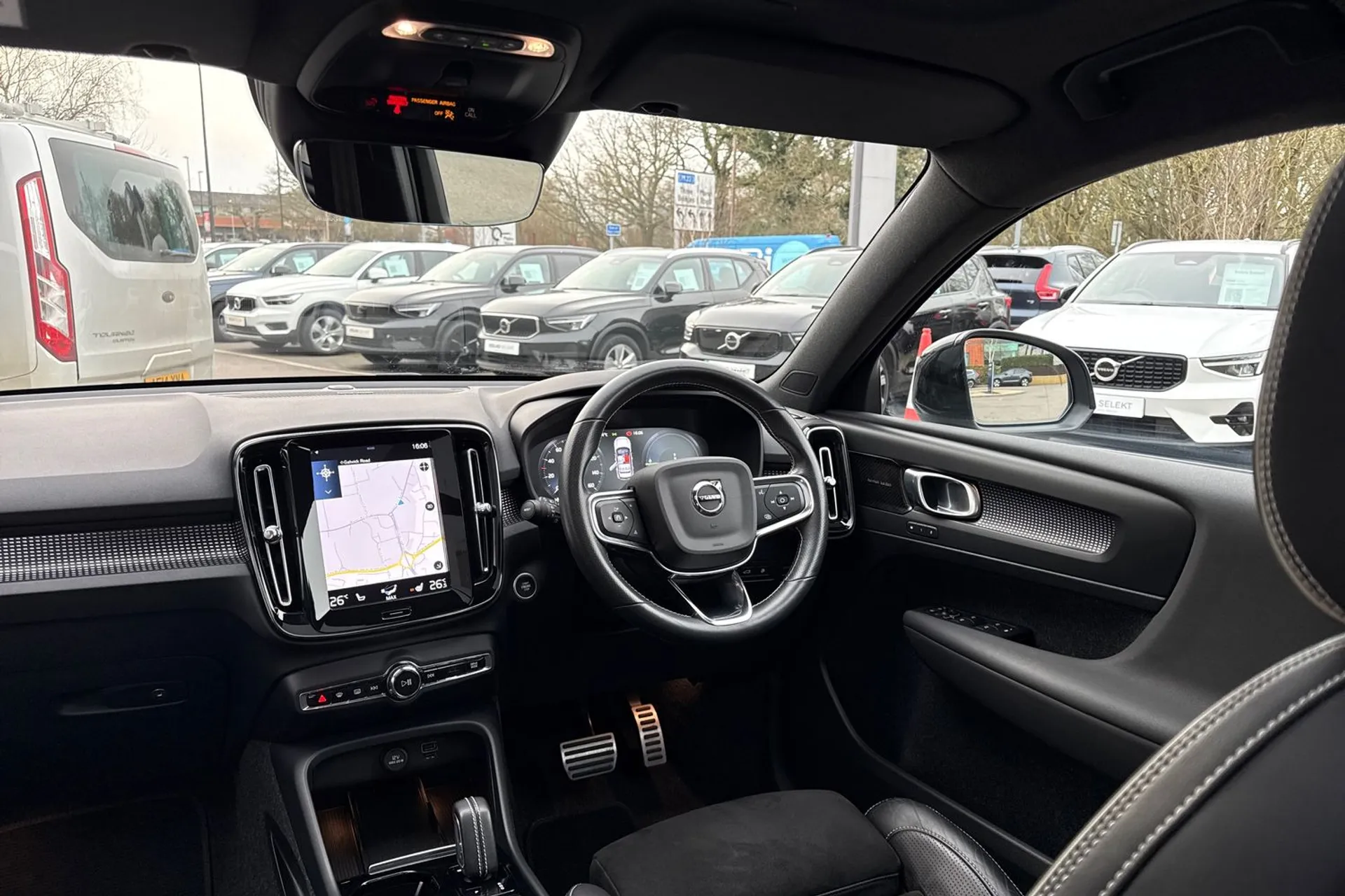 Volvo XC40 thumbnail image number 32