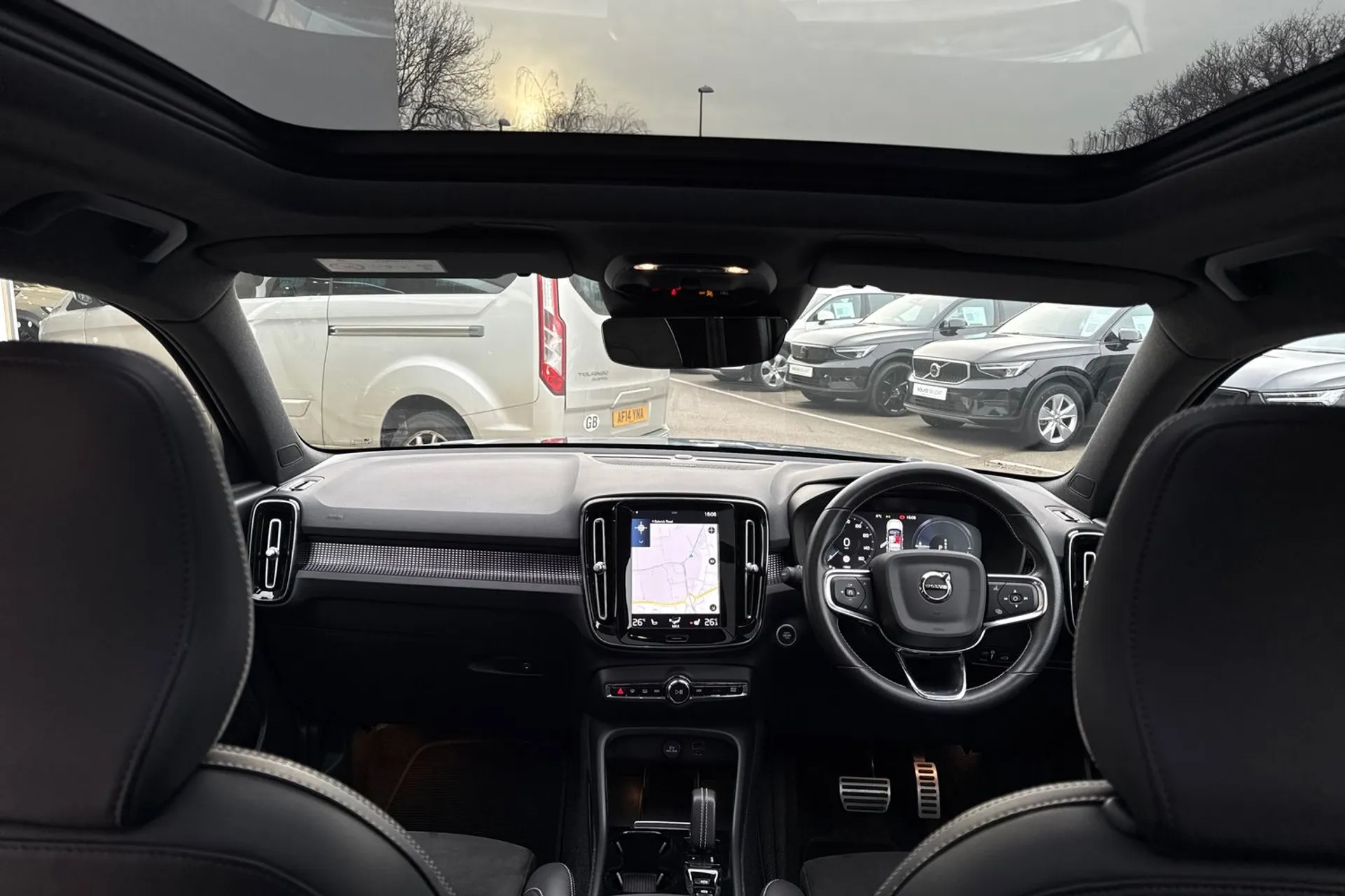 Volvo XC40 thumbnail image number 3