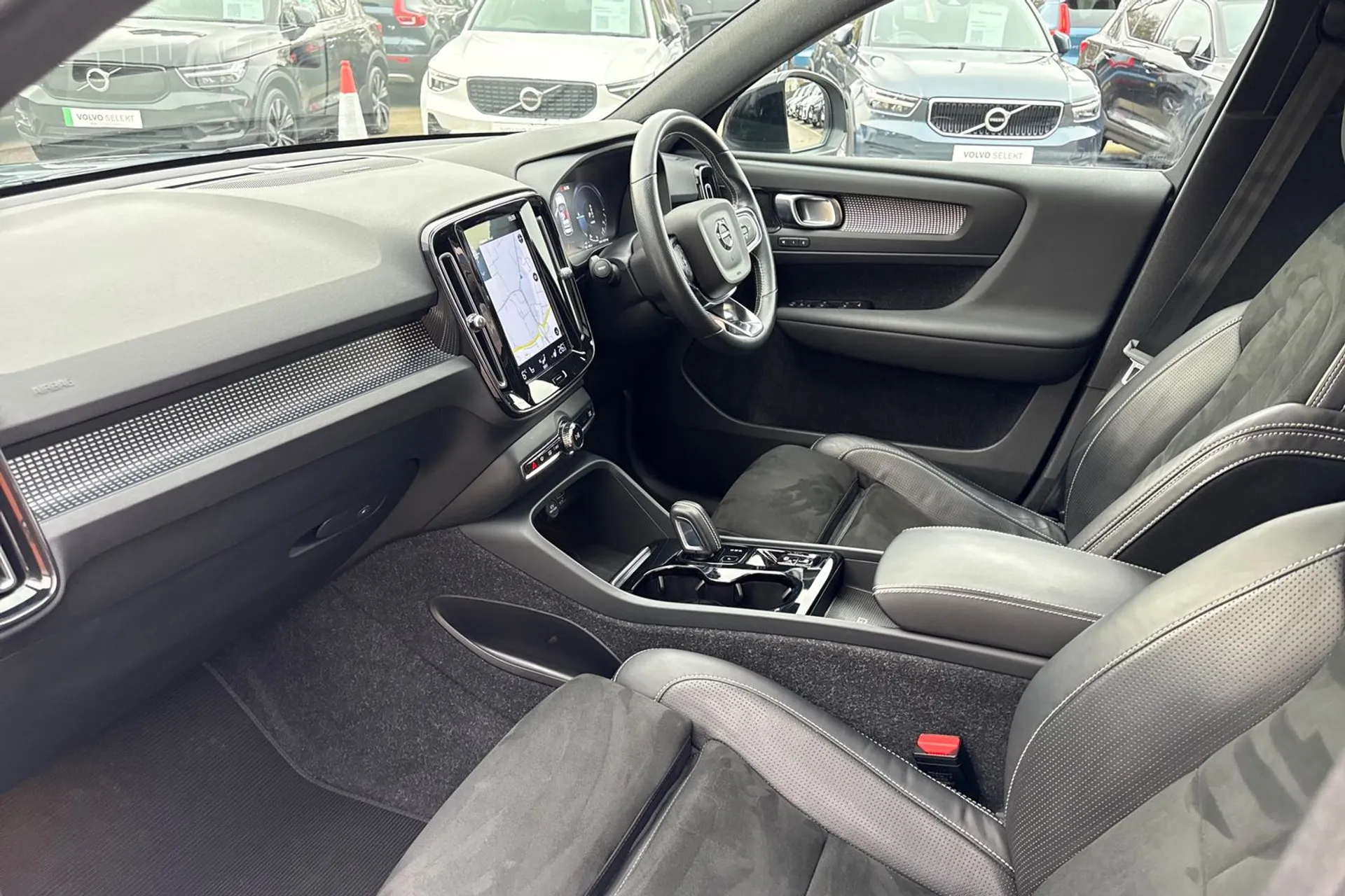 Volvo XC40 thumbnail image number 26