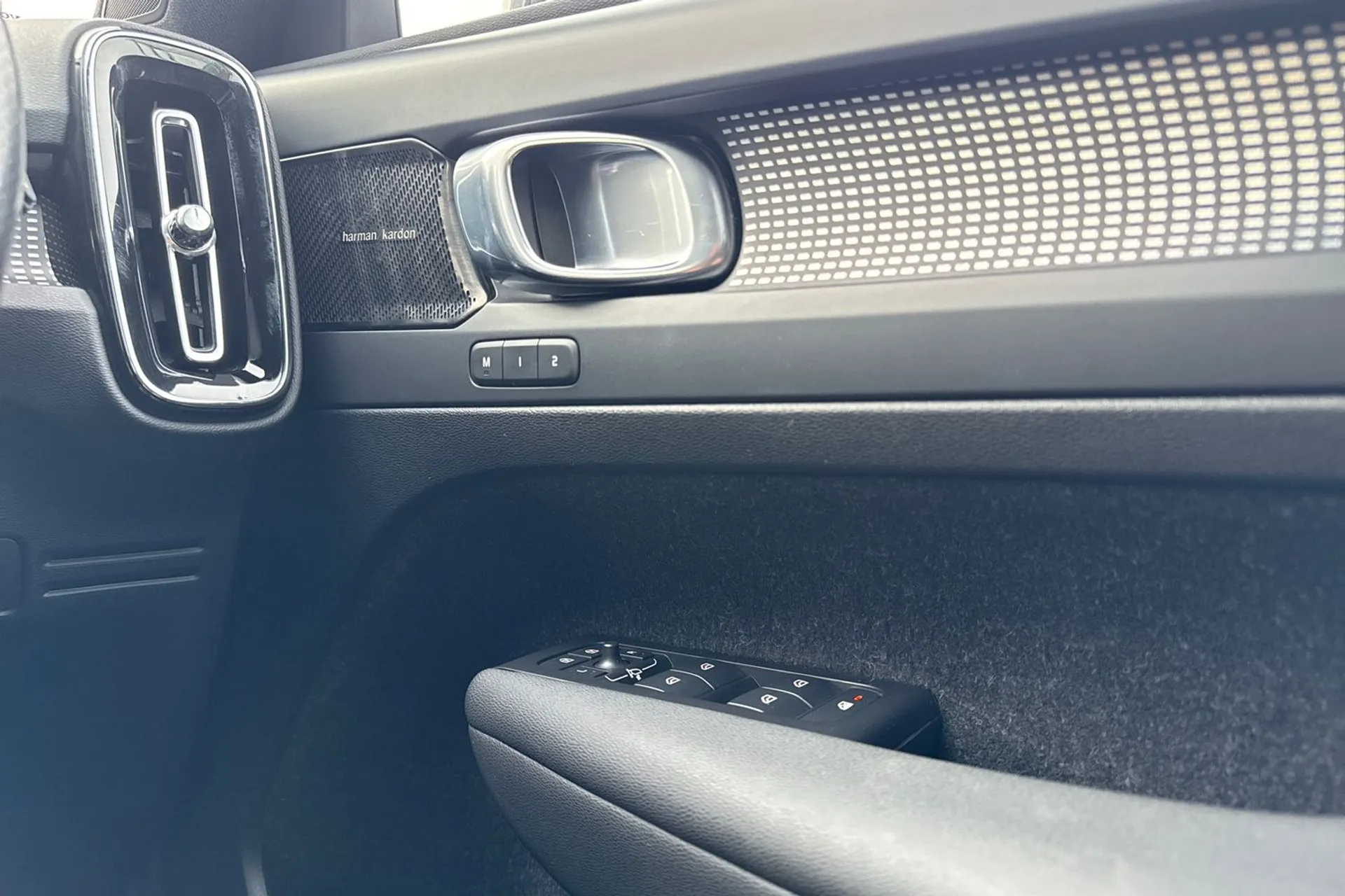 Volvo XC40 thumbnail image number 41