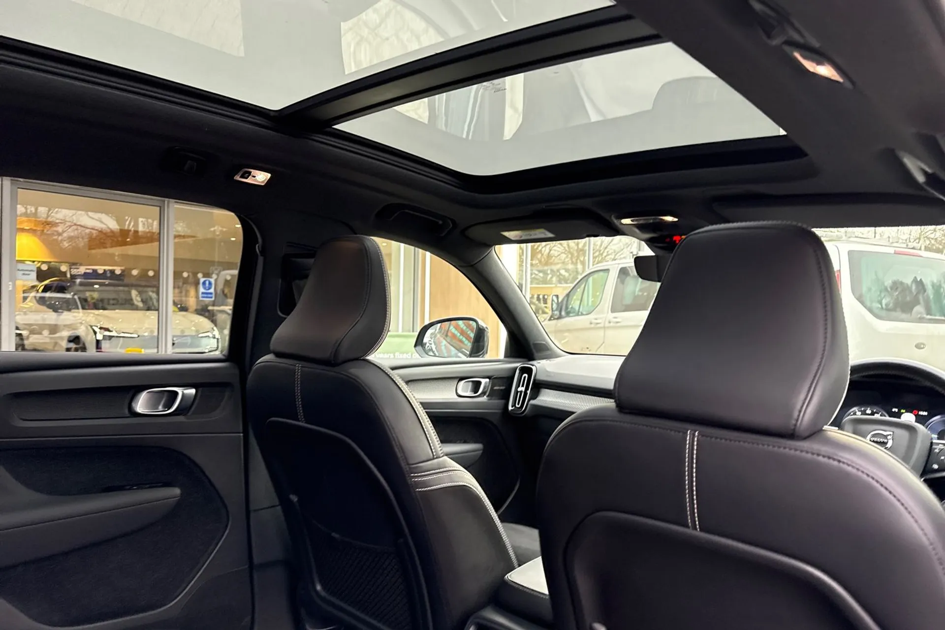 Volvo XC40 thumbnail image number 23