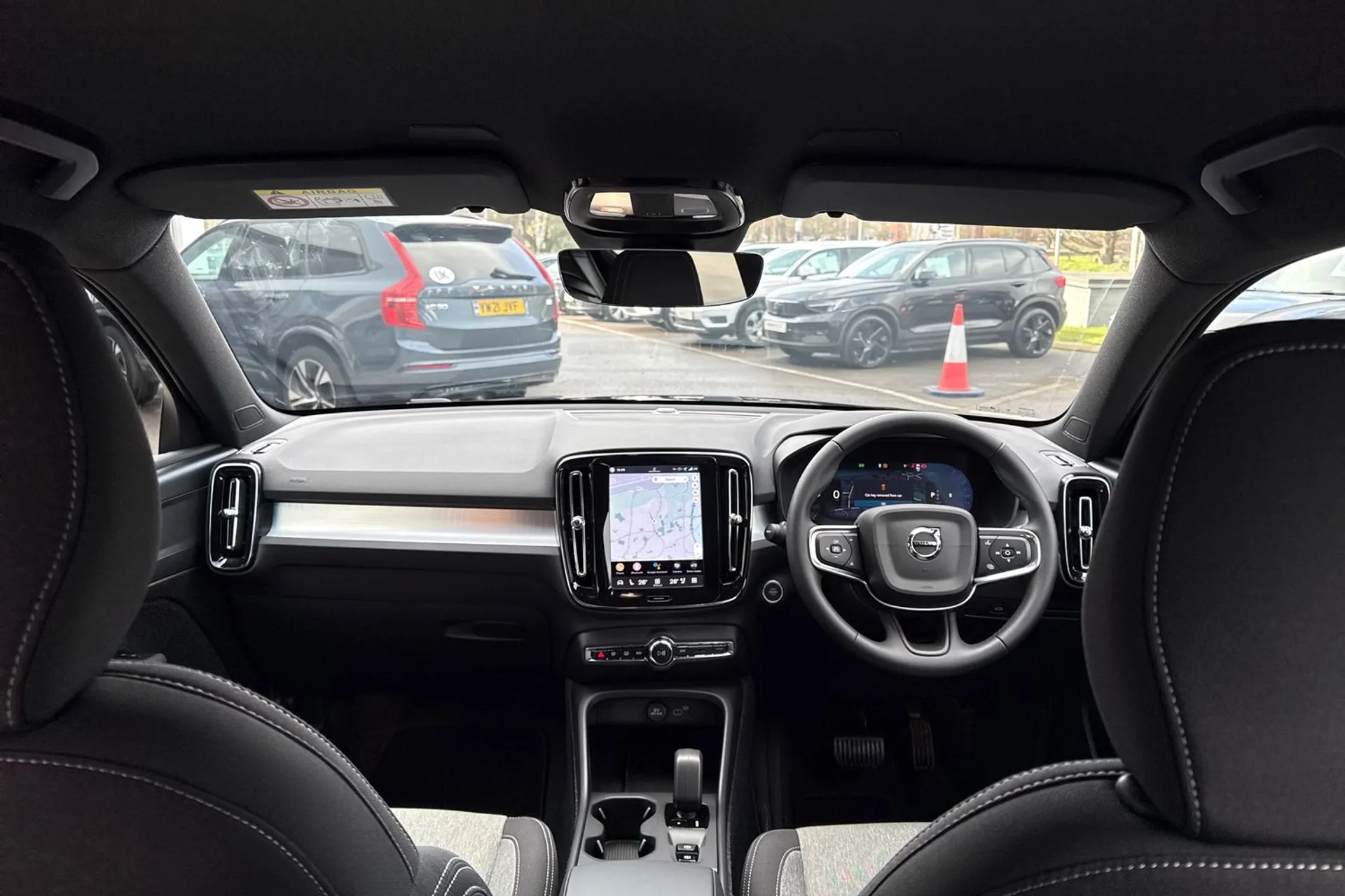 Volvo XC40 thumbnail image number 3