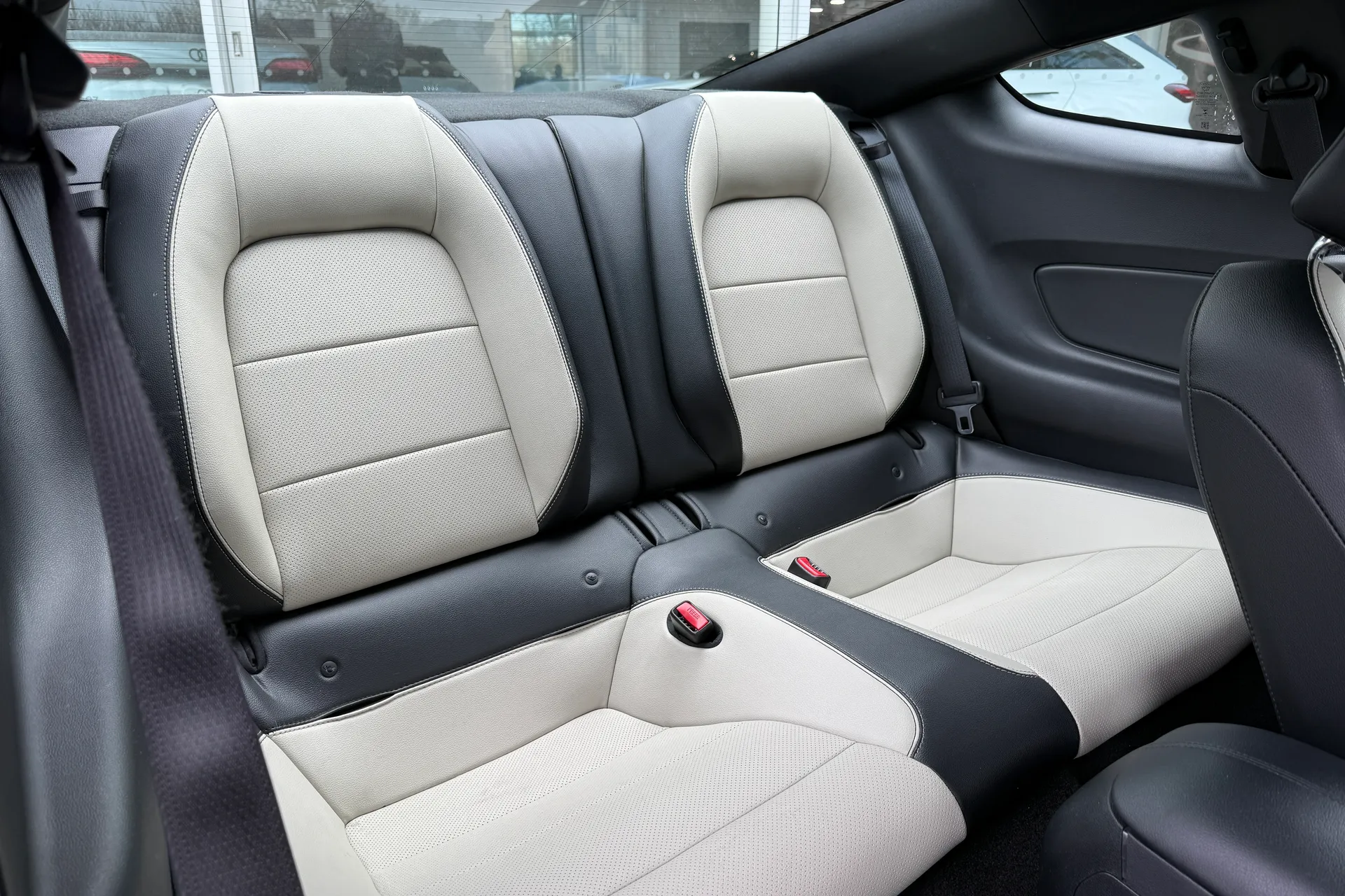 FORD MUSTANG thumbnail image number 30