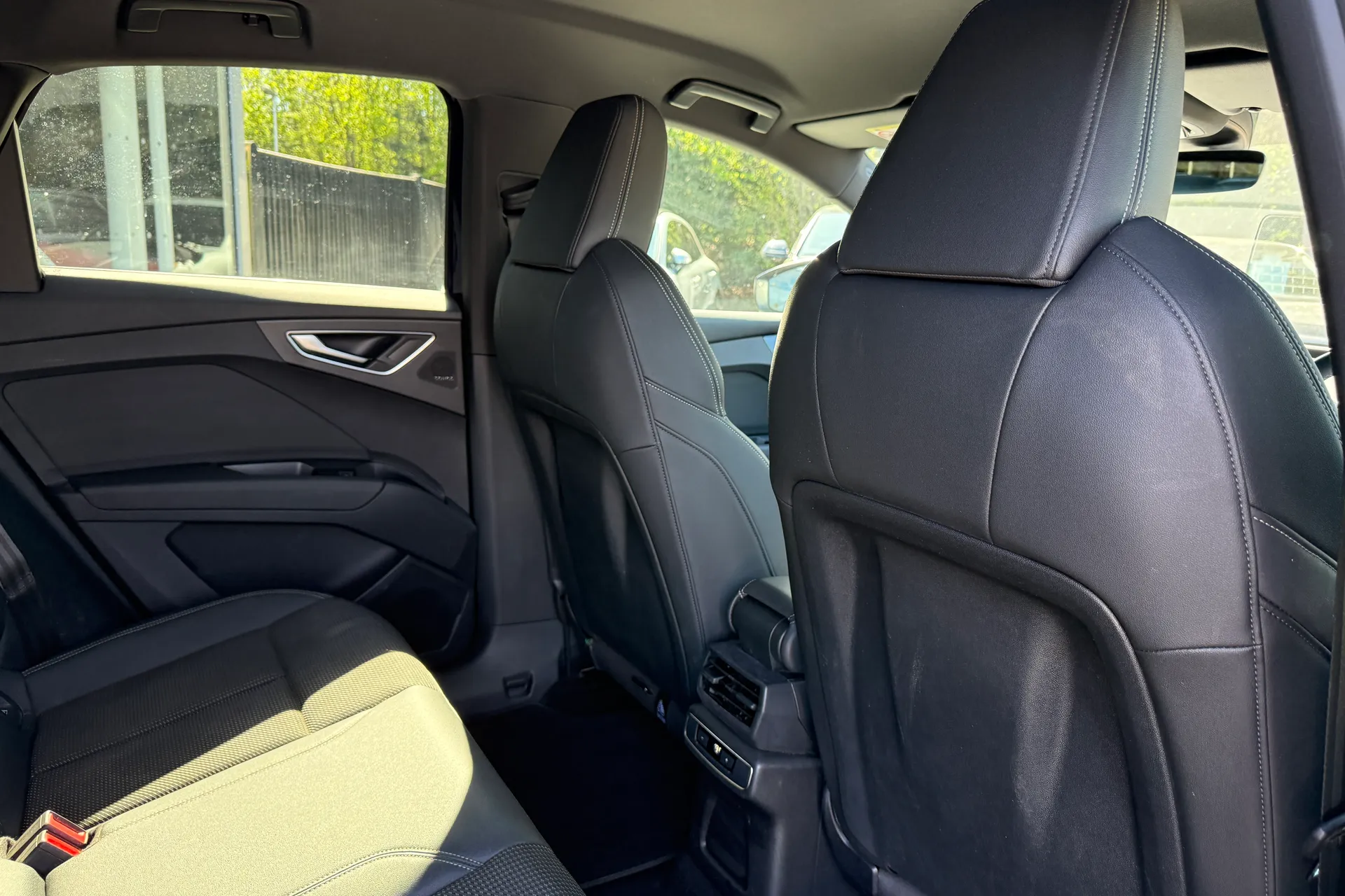 Audi Q4 thumbnail image number 30