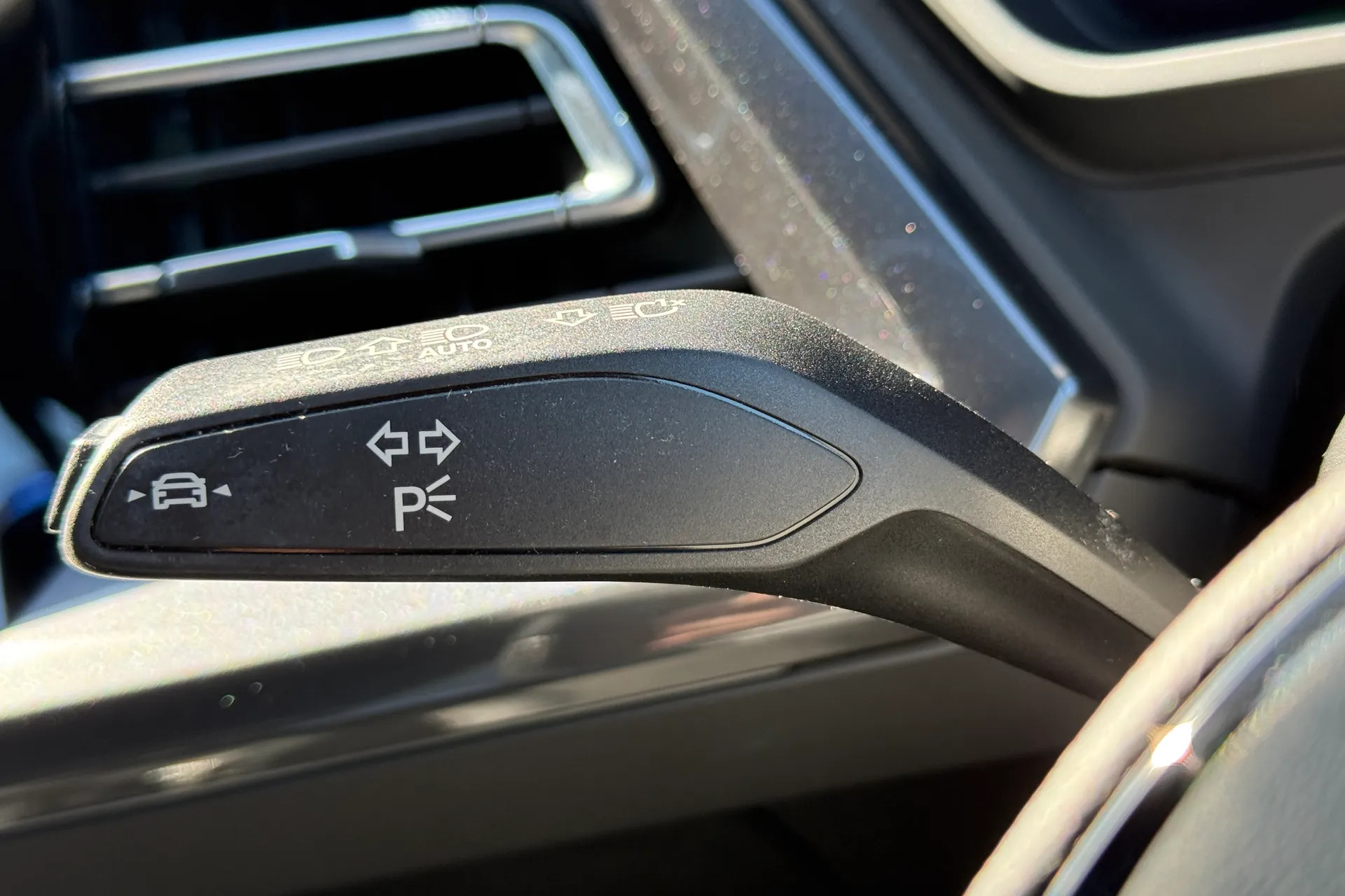 Audi Q4 thumbnail image number 11