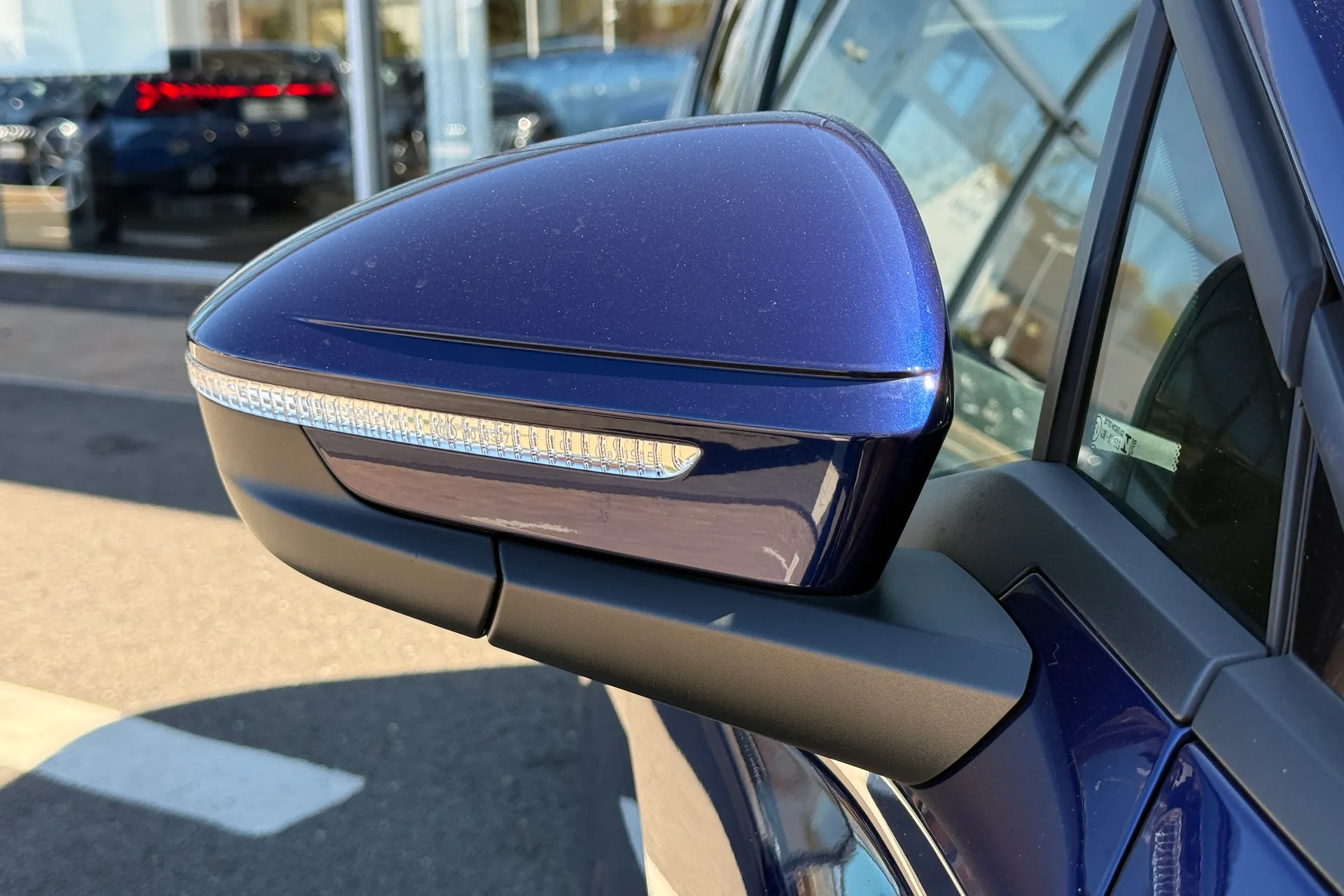 Audi Q4 thumbnail image number 9