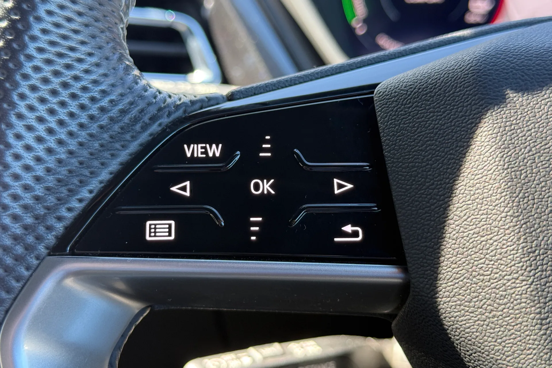 Audi Q4 thumbnail image number 15