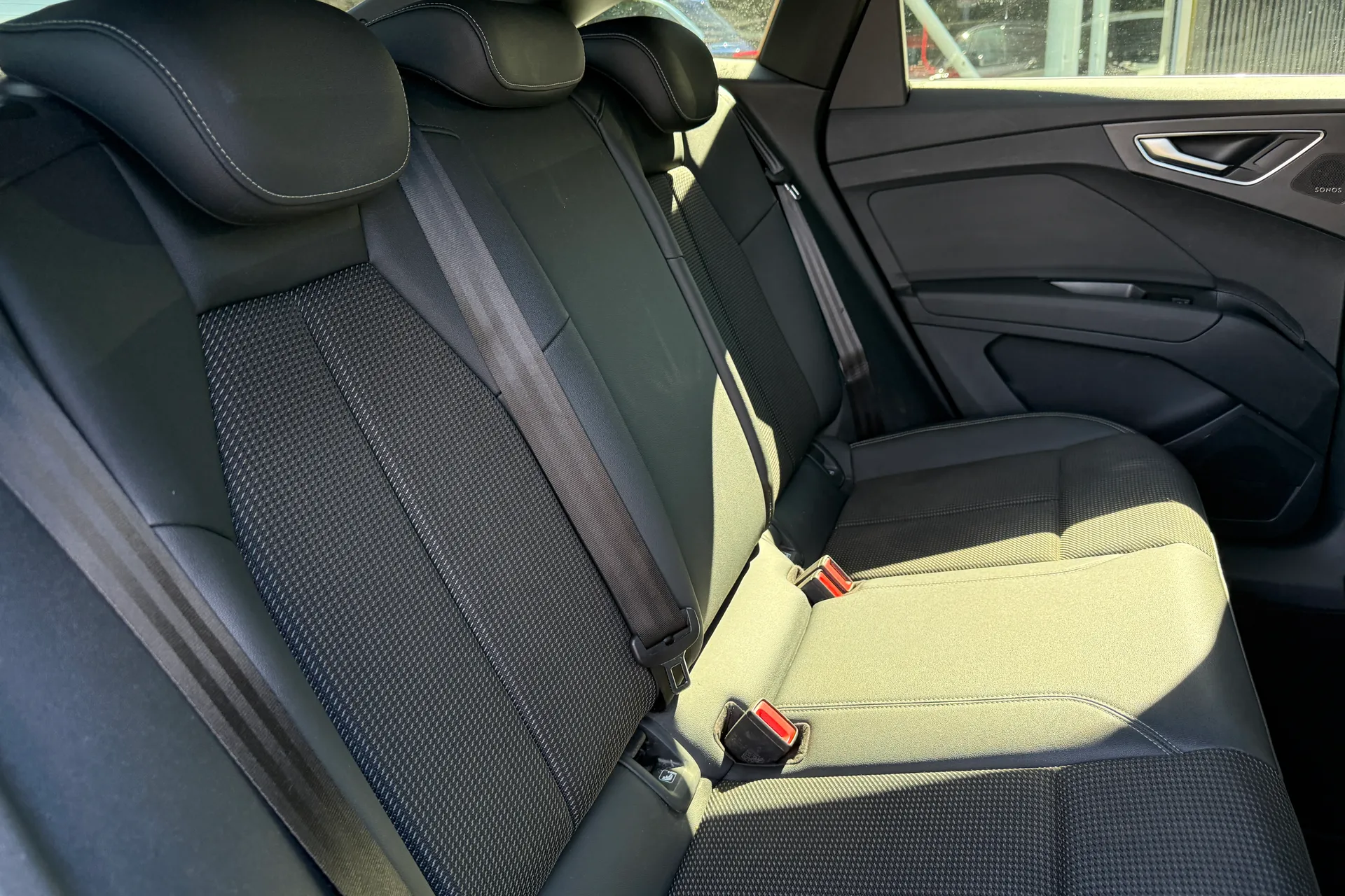 Audi Q4 thumbnail image number 28