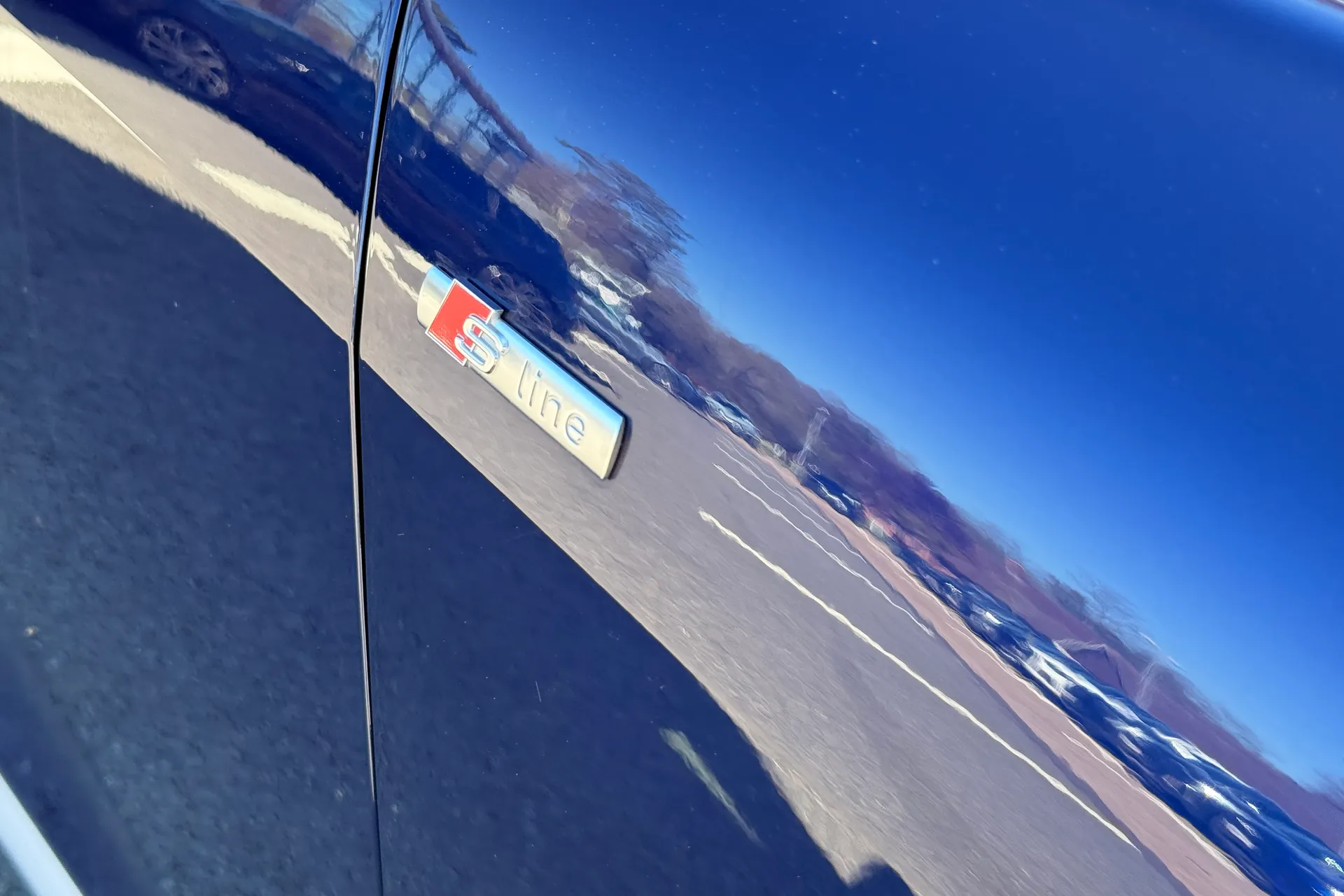 Audi Q4 thumbnail image number 8