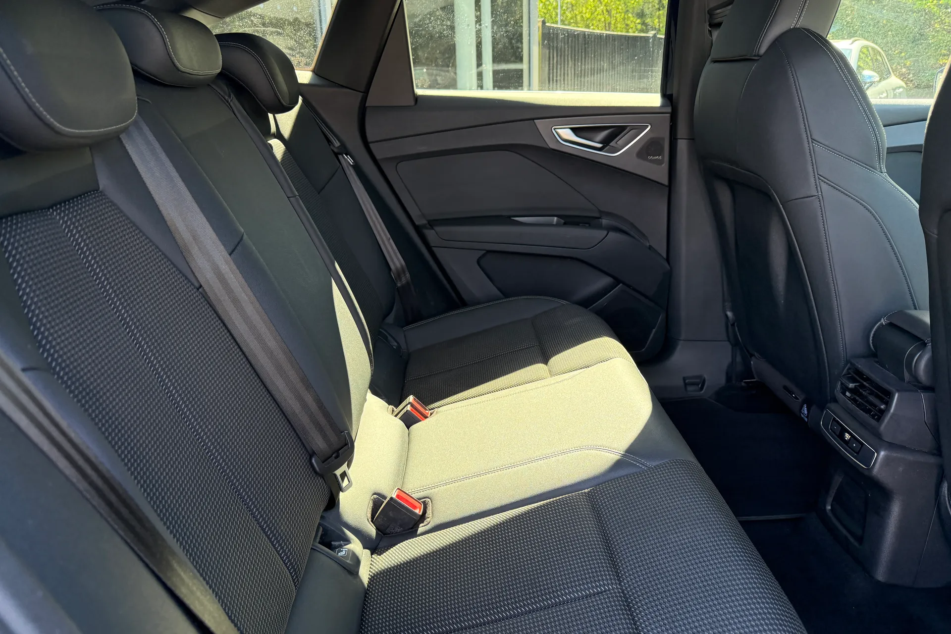 Audi Q4 thumbnail image number 29