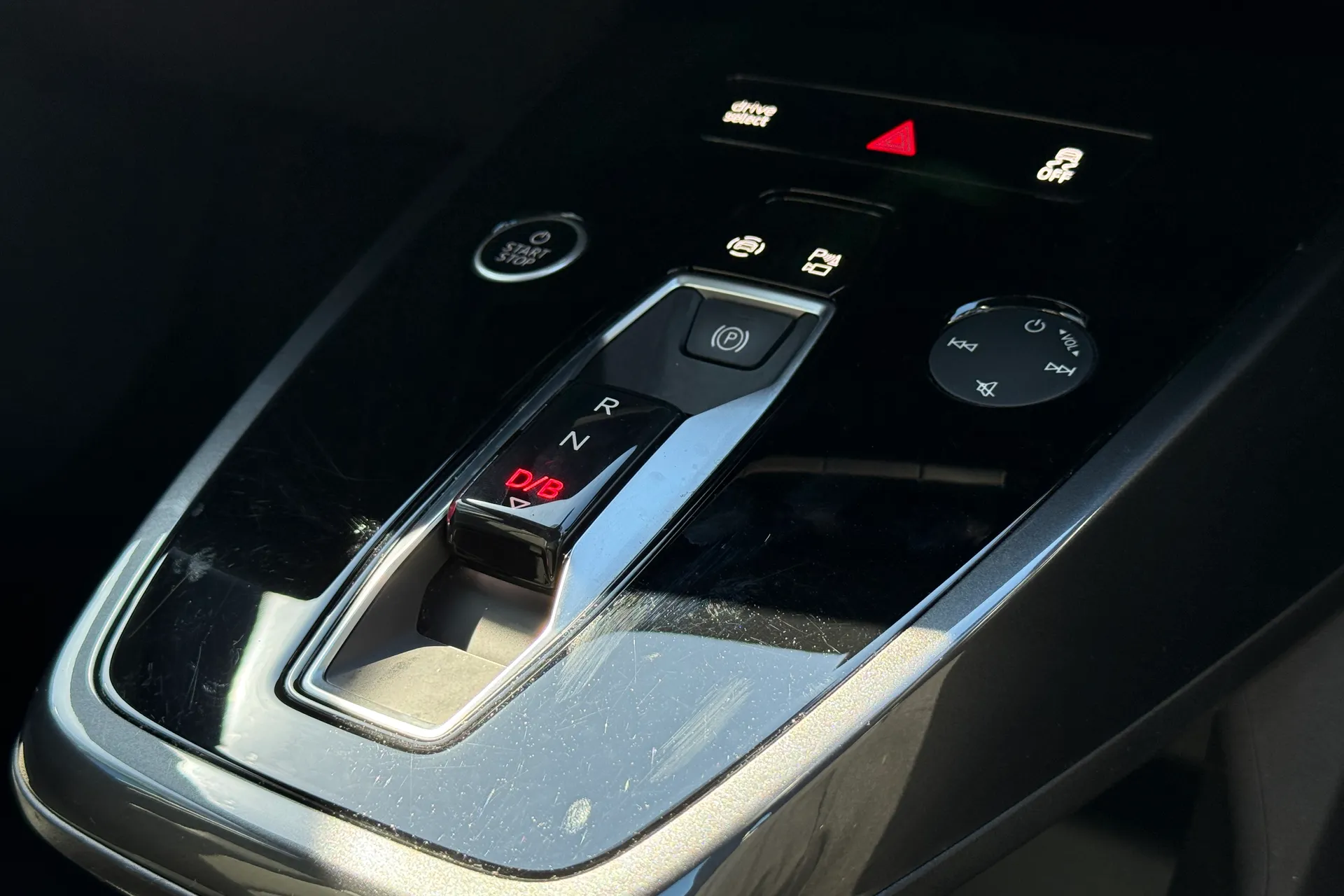 Audi Q4 thumbnail image number 23