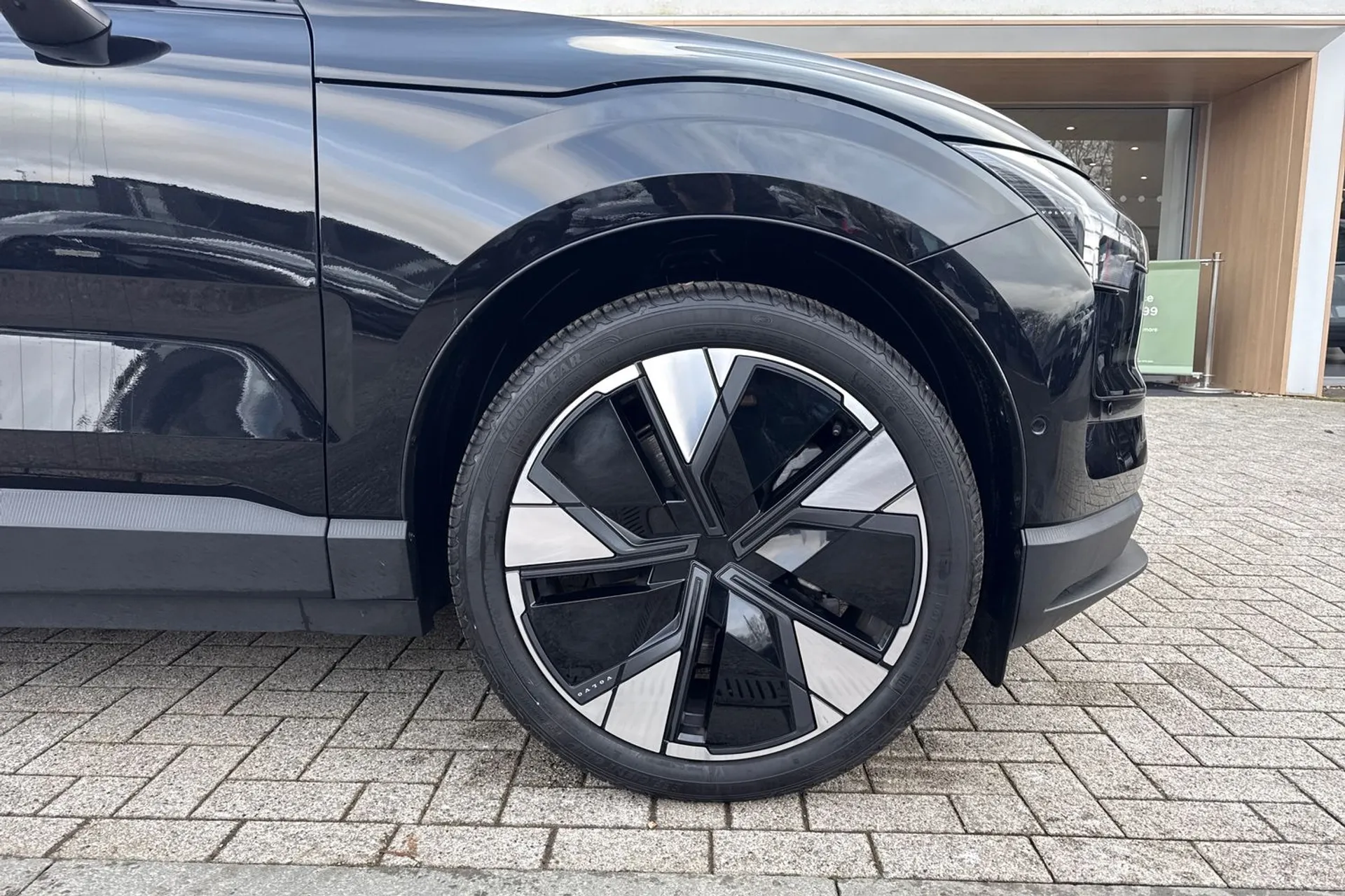 Volvo EX30 thumbnail image number 14