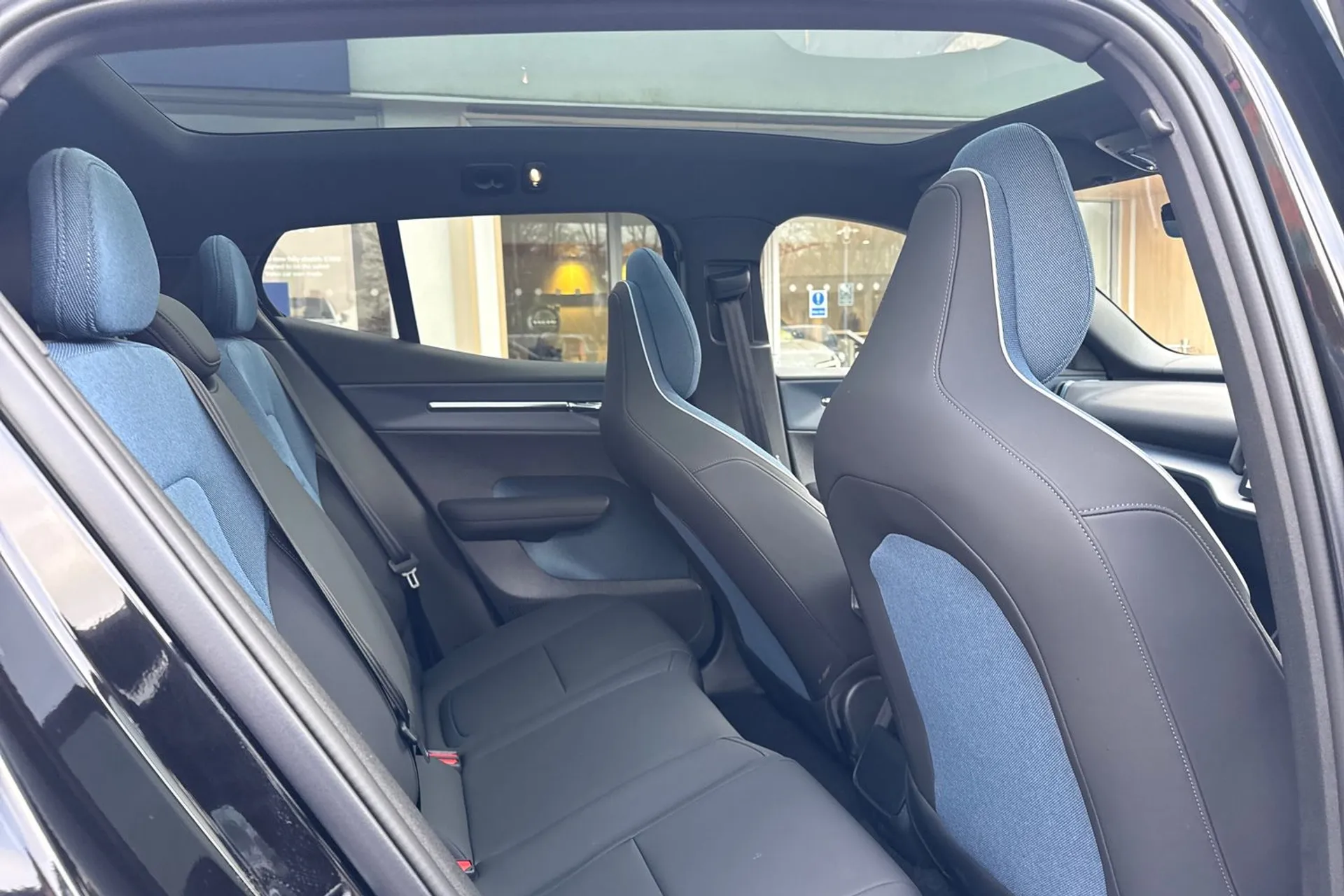 Volvo EX30 thumbnail image number 23