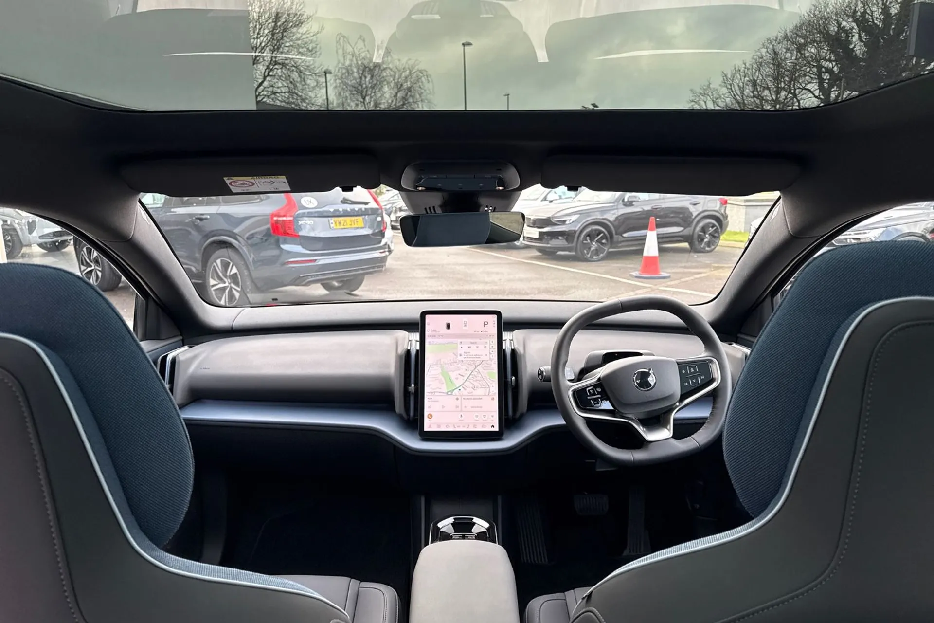 Volvo EX30 thumbnail image number 3