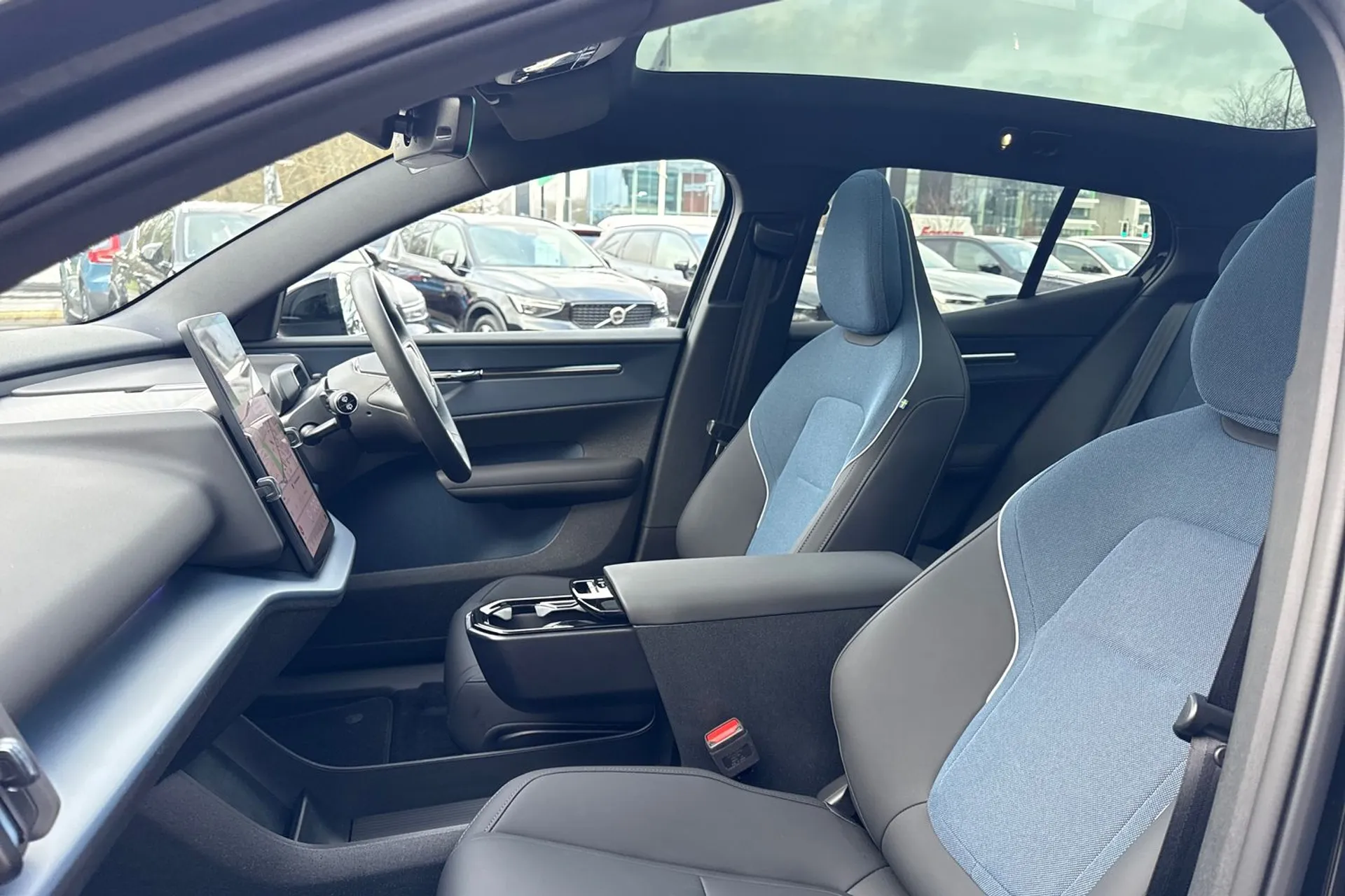 Volvo EX30 thumbnail image number 28