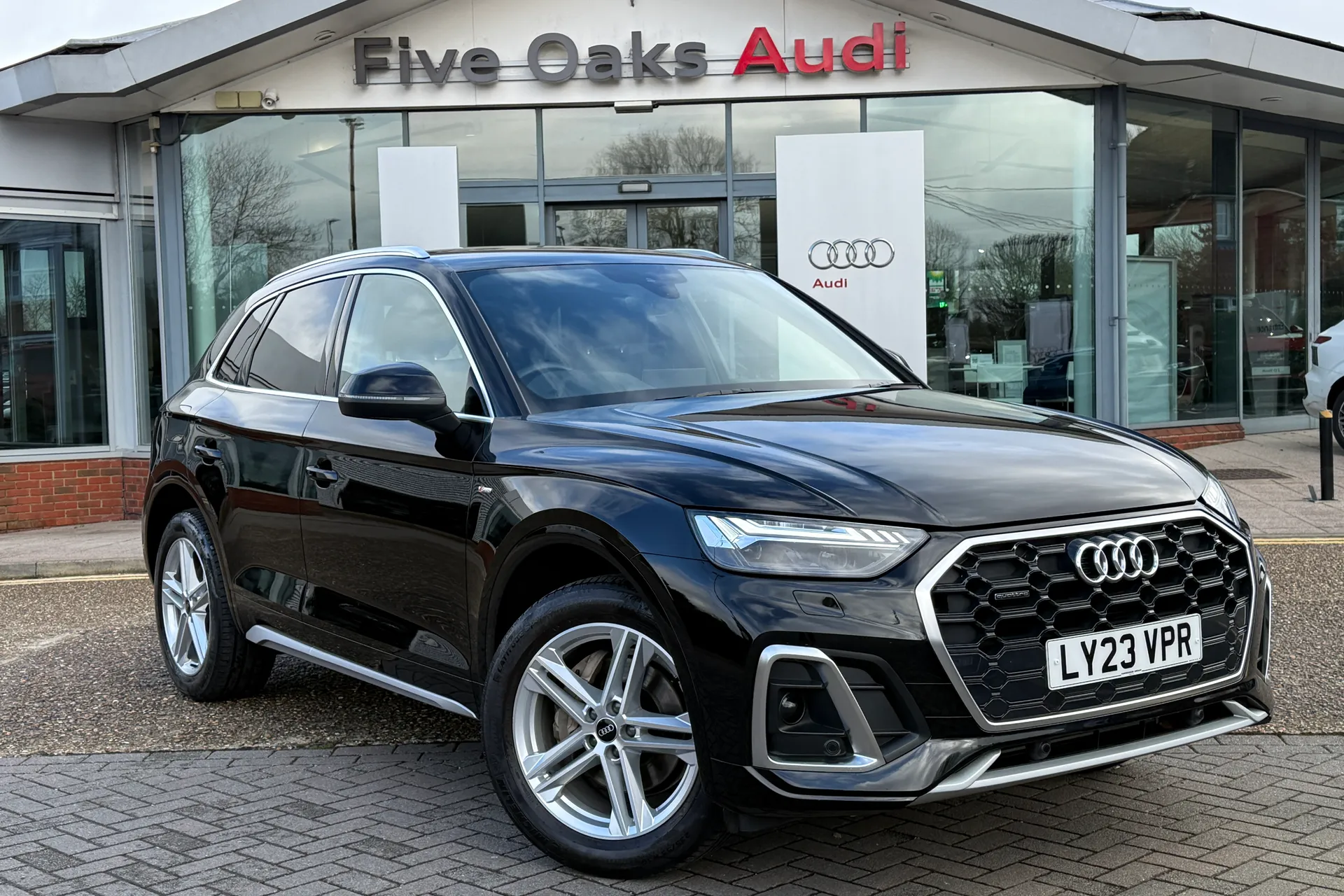 Audi Q5 focused image