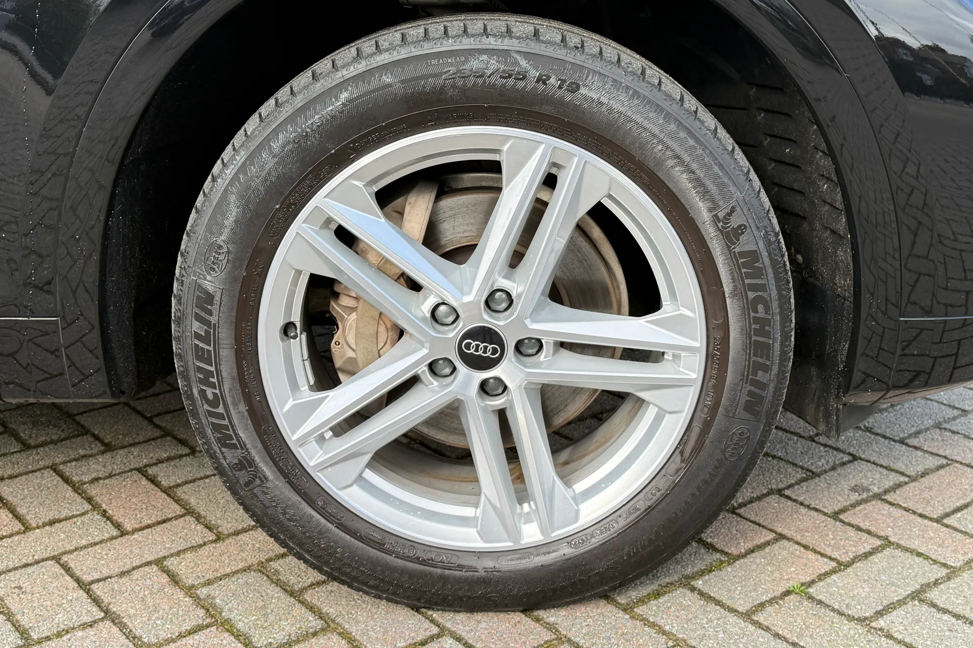 Audi Q5 thumbnail image number 45