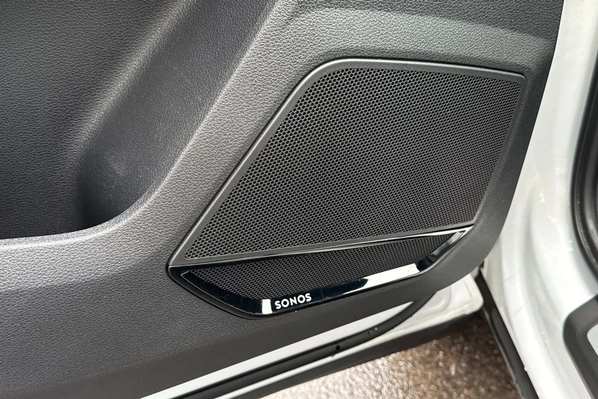 Audi Q3 thumbnail image number 39