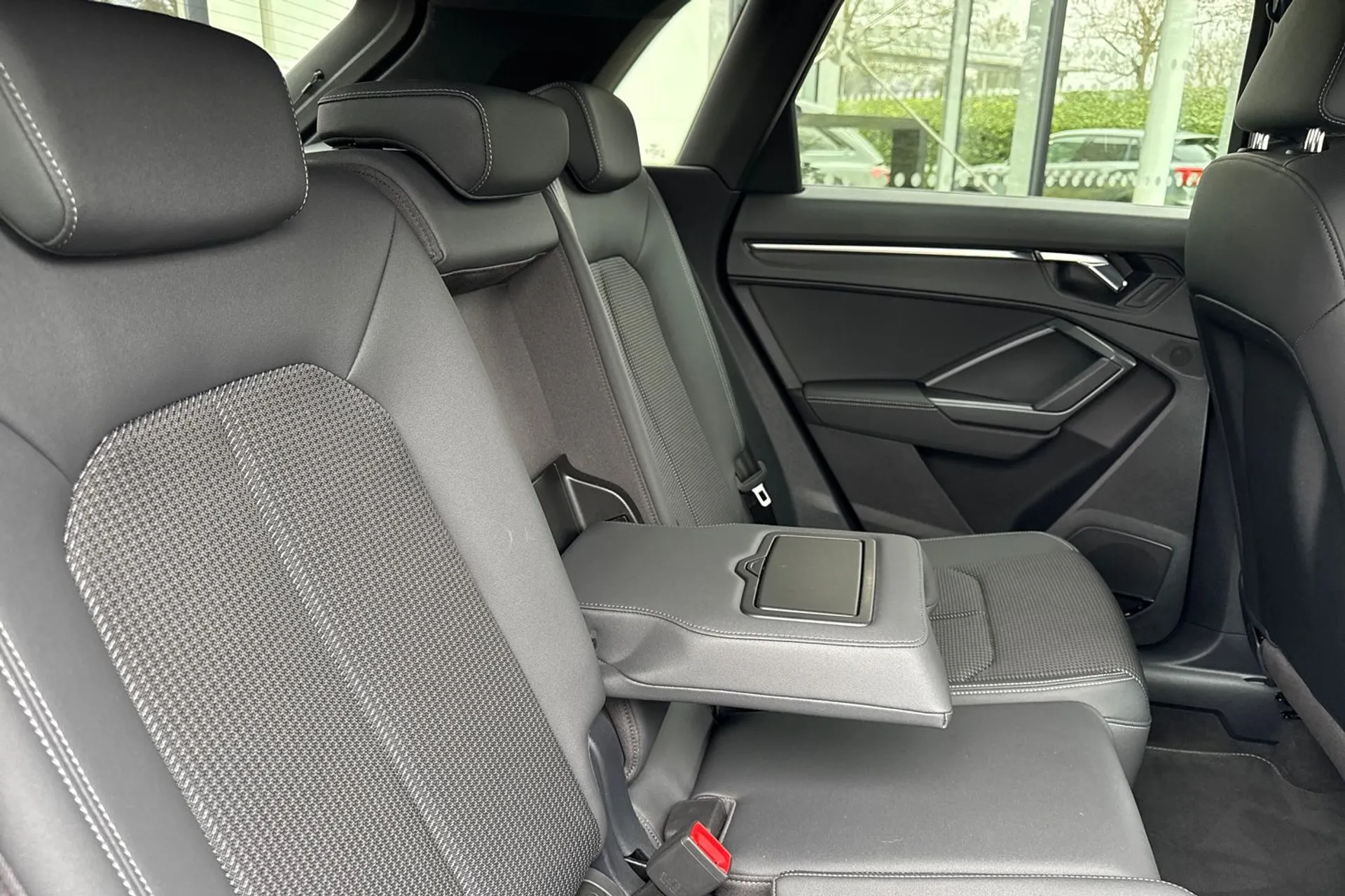 Audi Q3 thumbnail image number 38