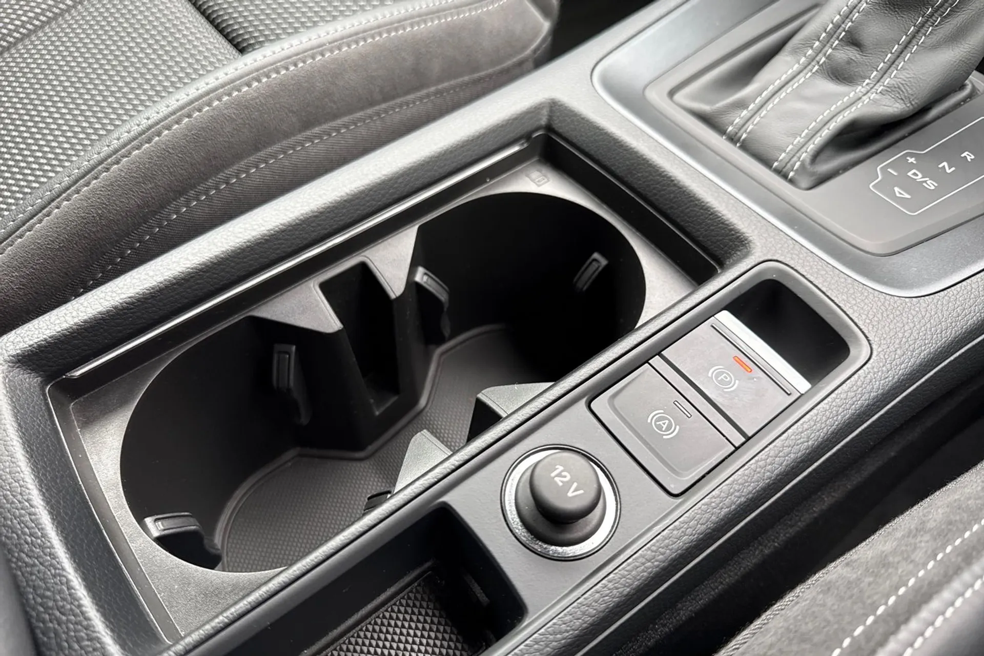 Audi Q3 thumbnail image number 37