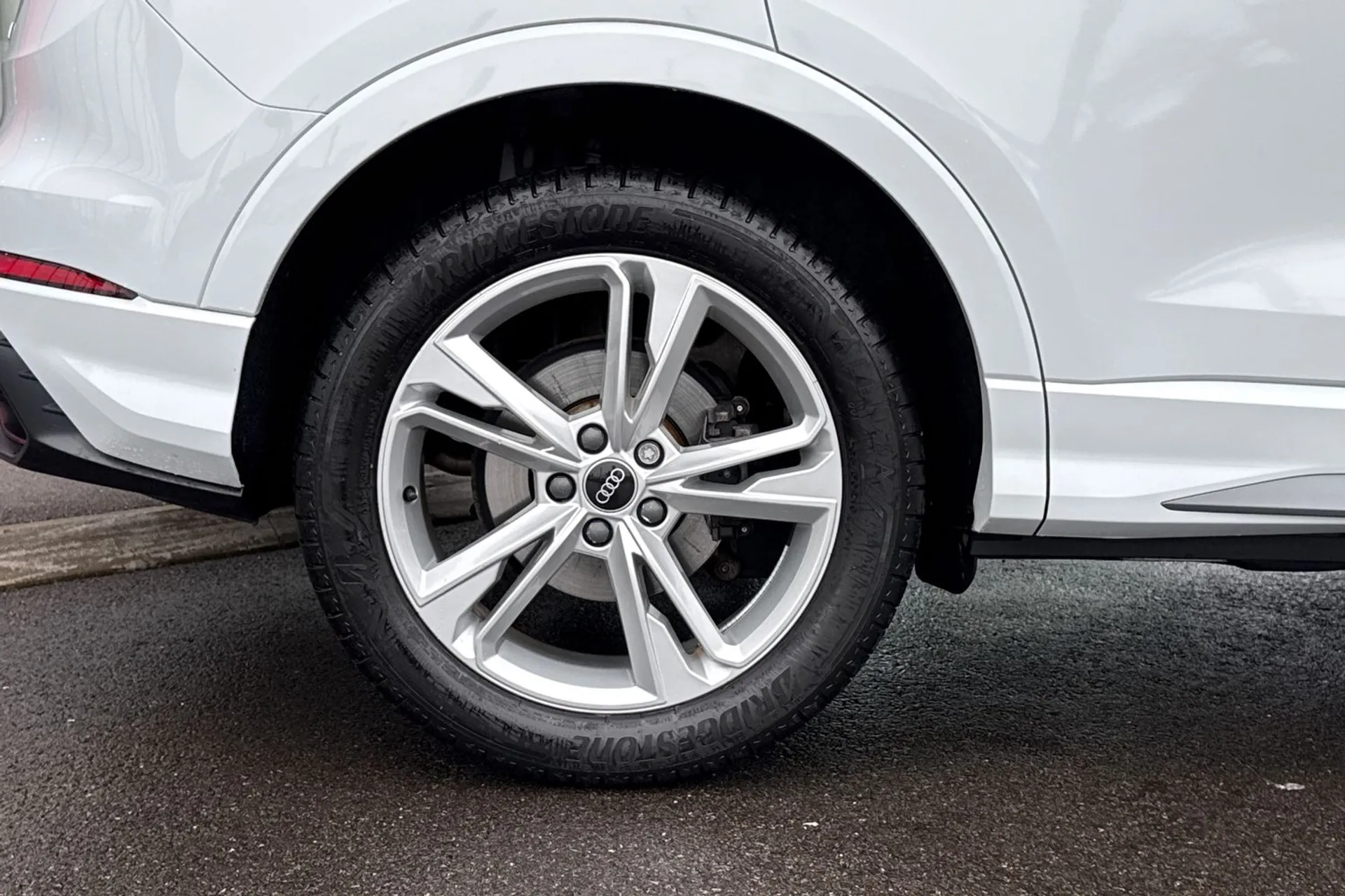 Audi Q3 thumbnail image number 22