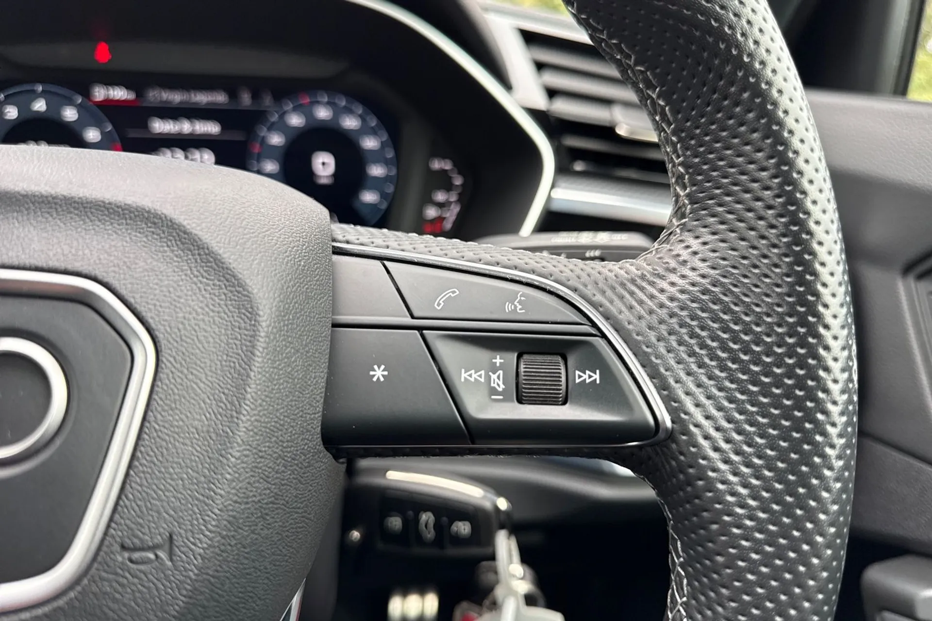 Audi Q3 thumbnail image number 48