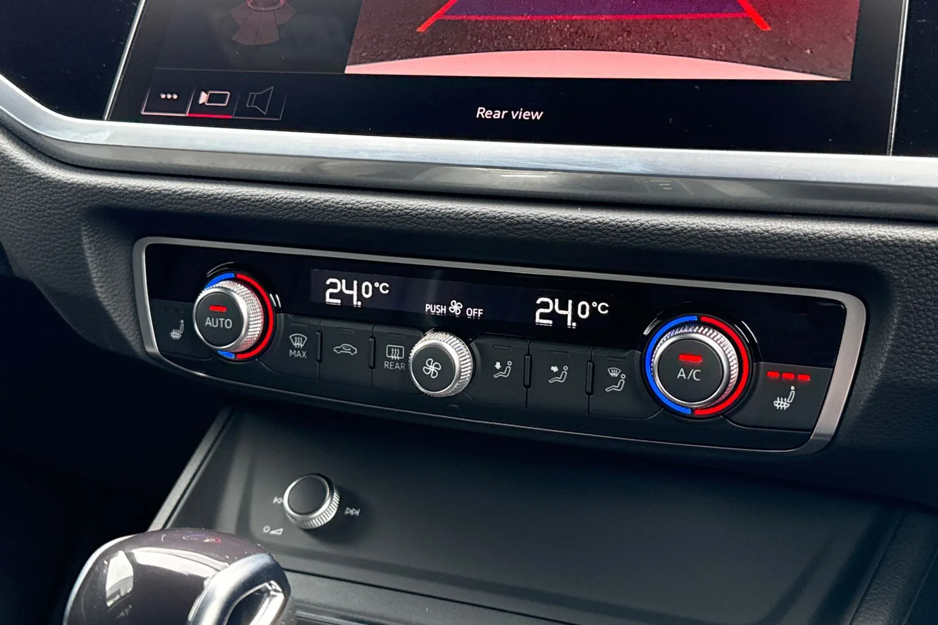 Audi Q3 thumbnail image number 26