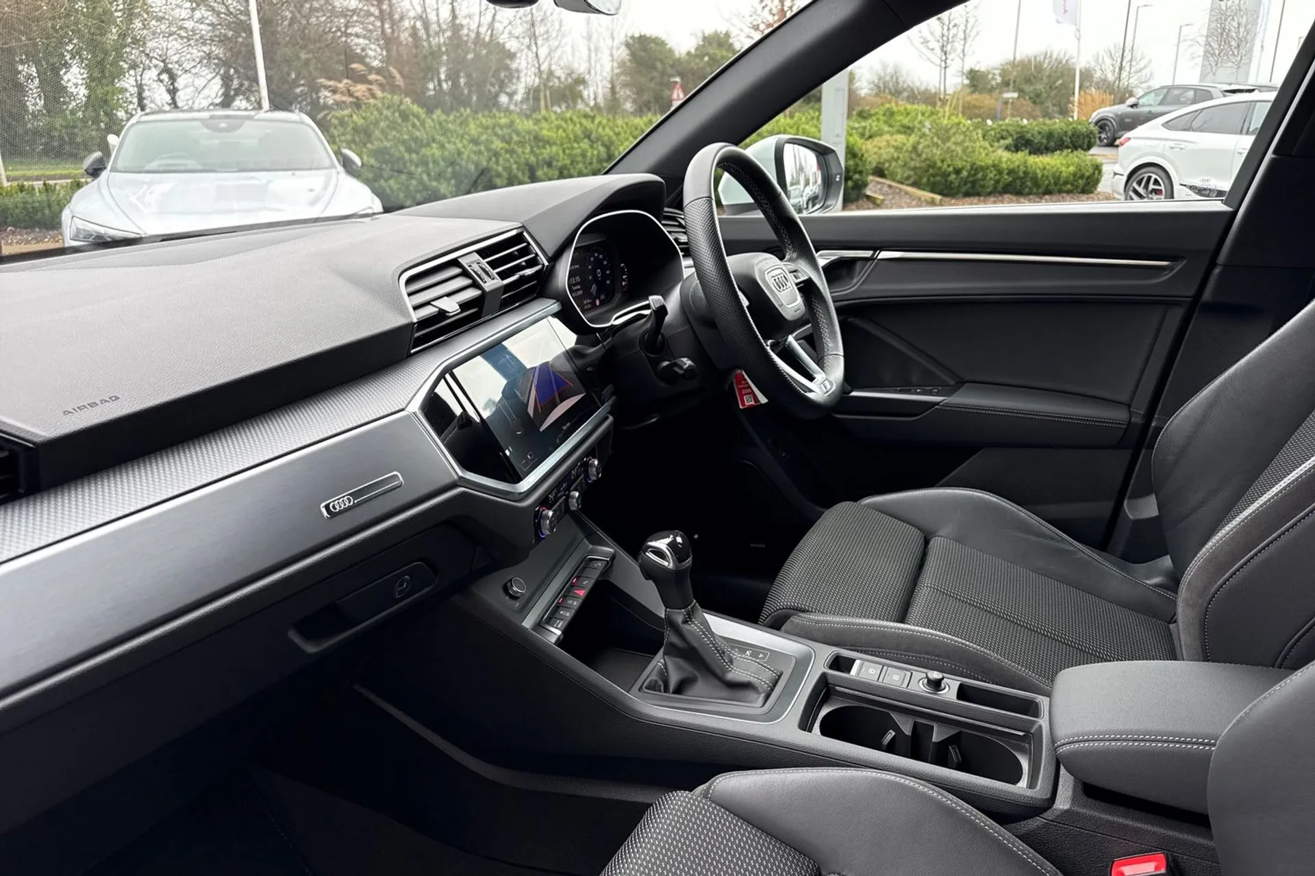 Audi Q3 thumbnail image number 23