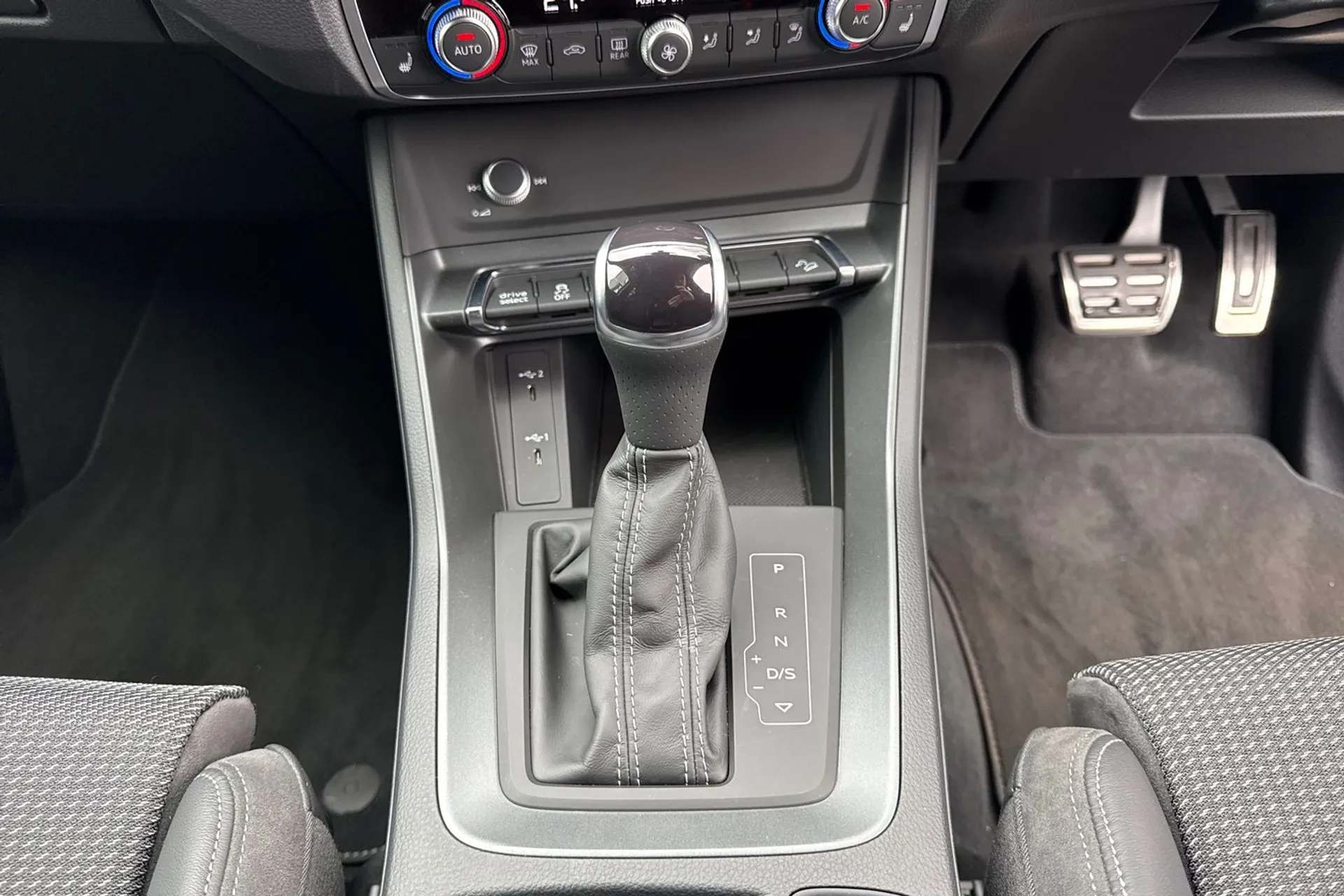 Audi Q3 thumbnail image number 9