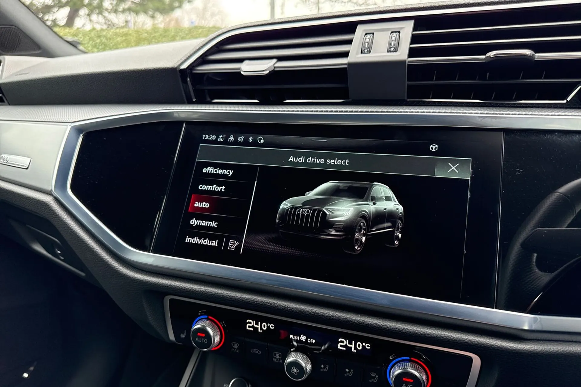 Audi Q3 thumbnail image number 31