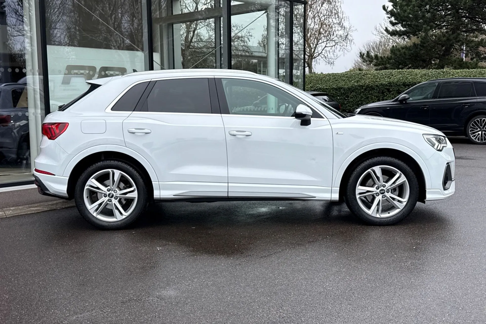 Audi Q3 thumbnail image number 2