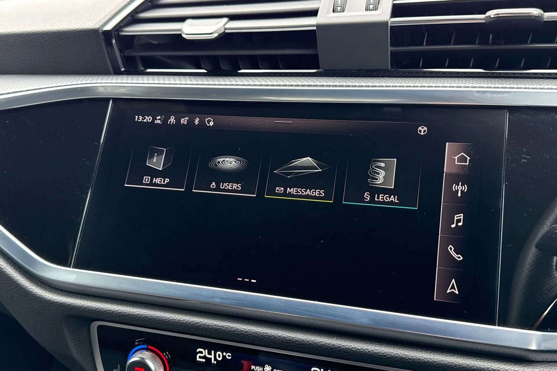 Audi Q3 thumbnail image number 32