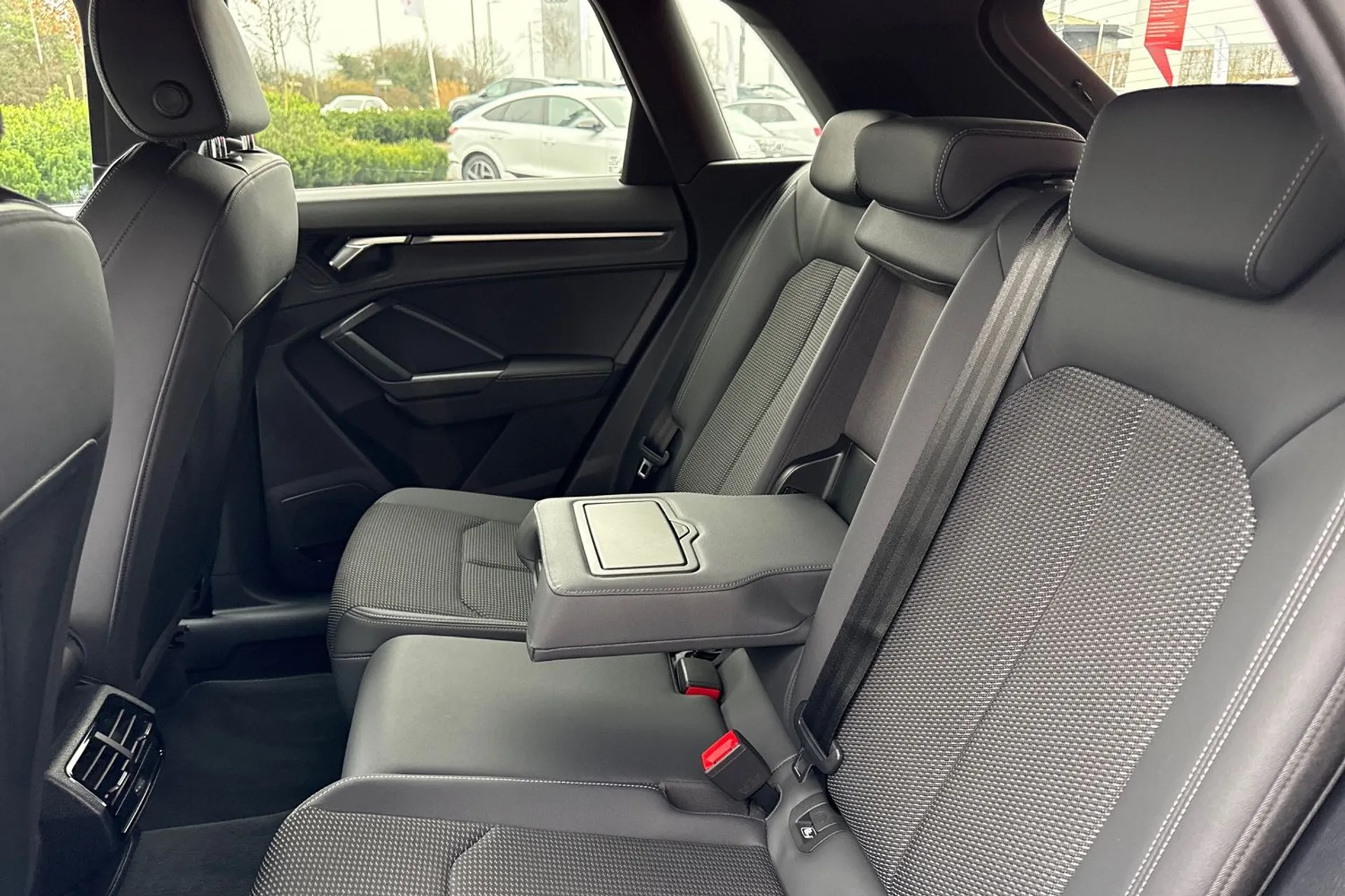 Audi Q3 thumbnail image number 50