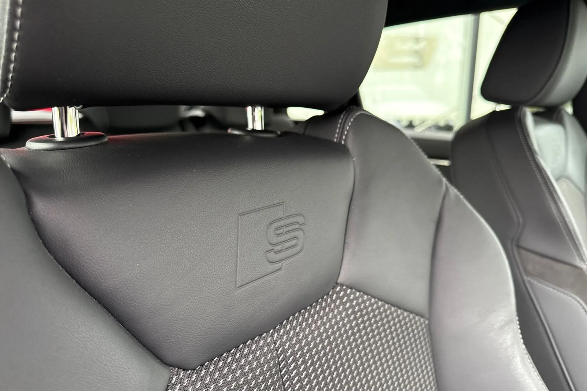 Audi Q3 thumbnail image number 27