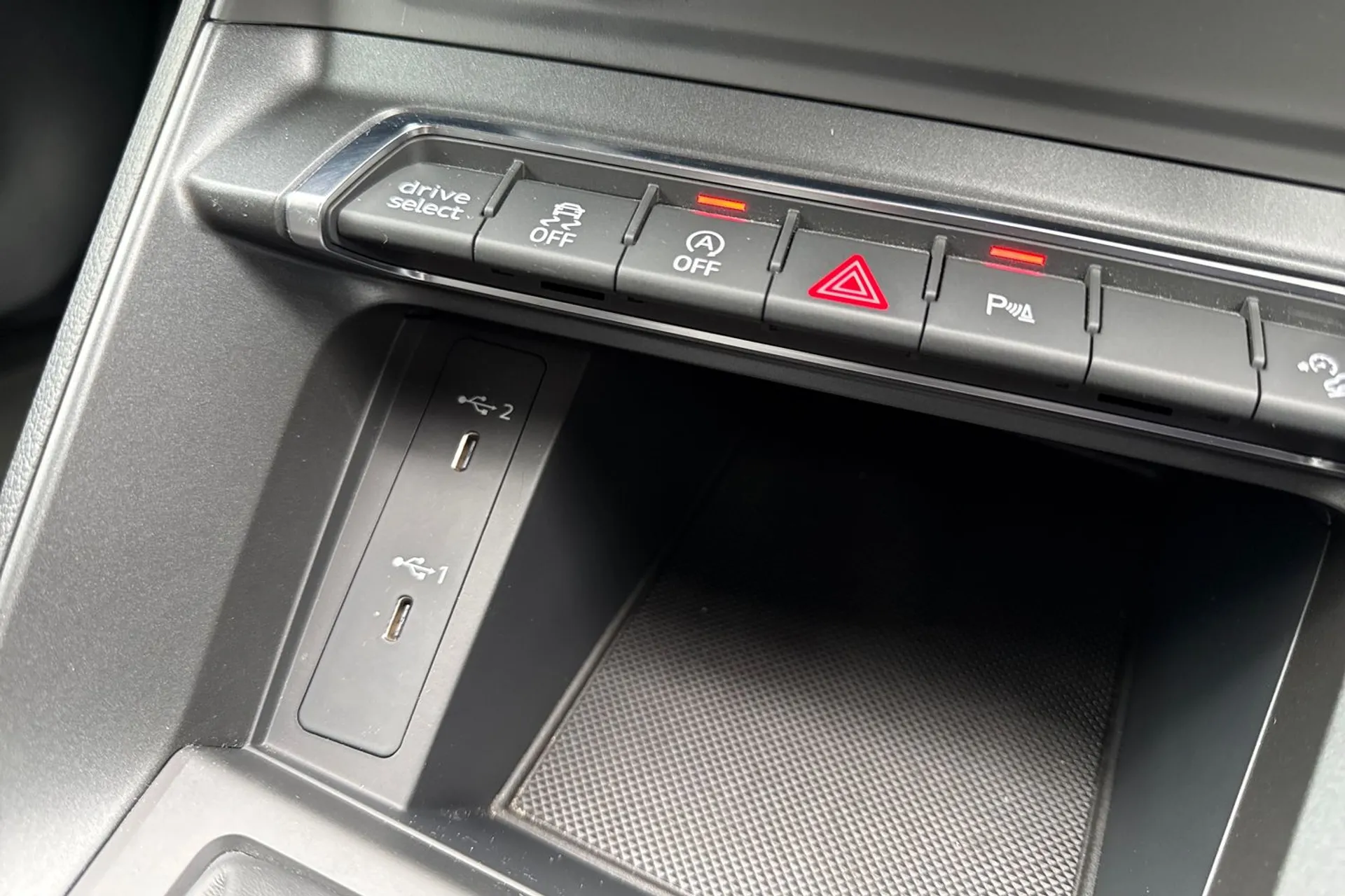 Audi Q3 thumbnail image number 24