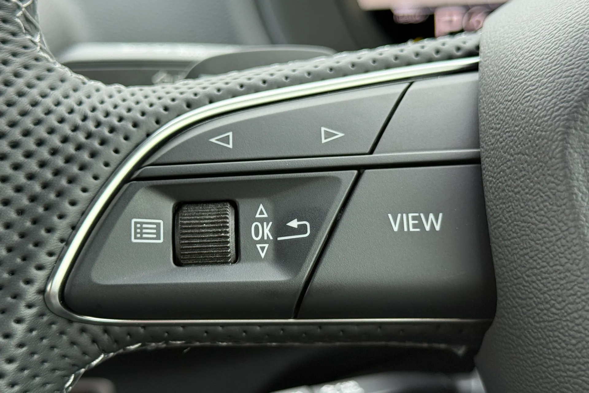 Audi Q2 thumbnail image number 24