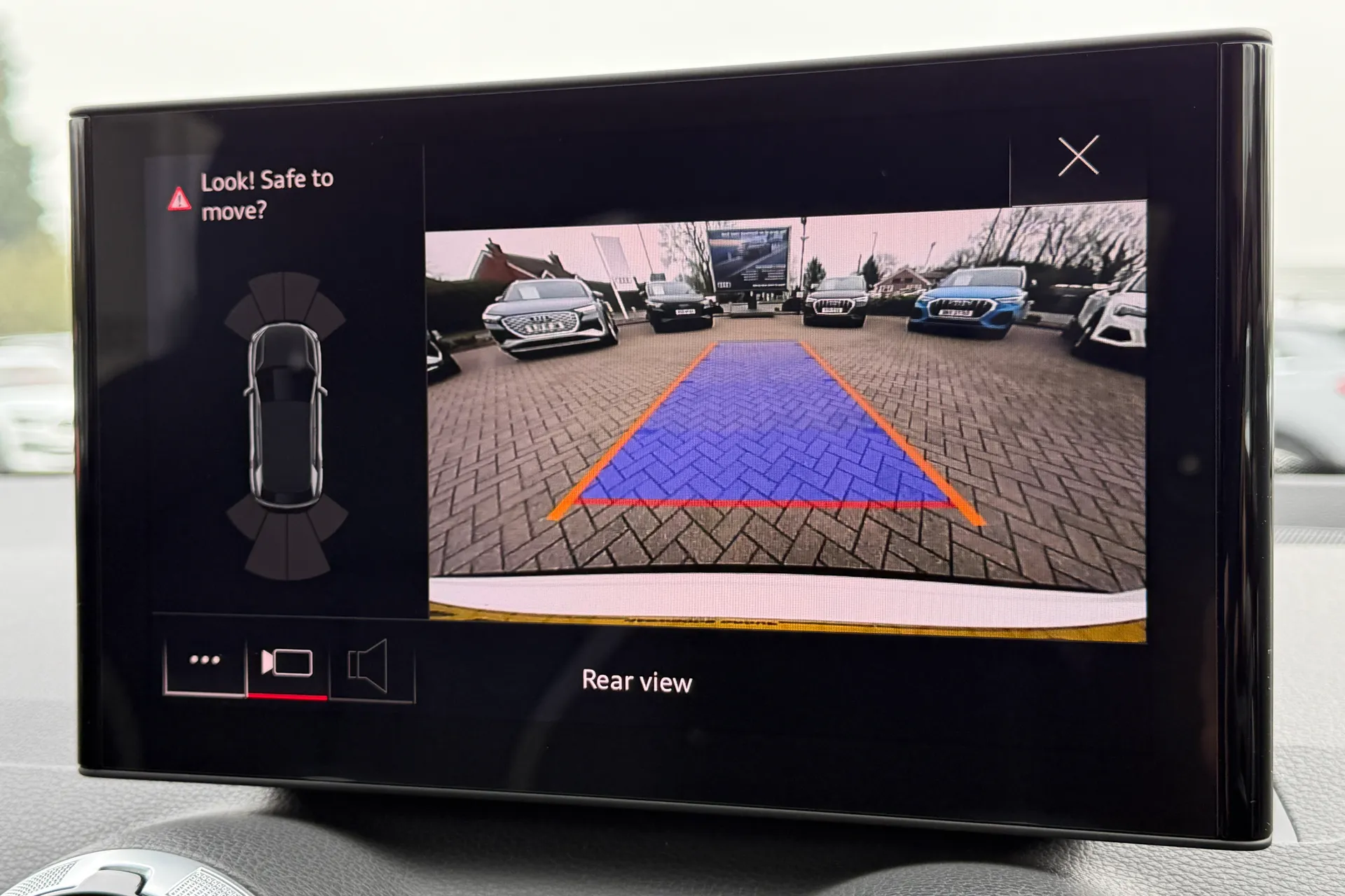 Audi Q2 thumbnail image number 4