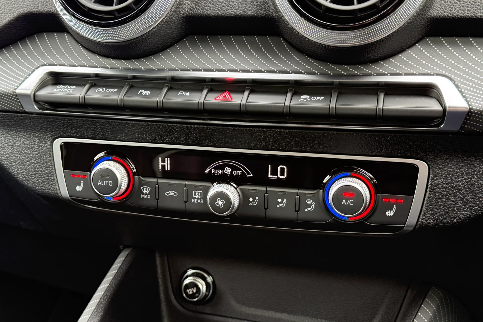 Audi Q2 thumbnail image number 17