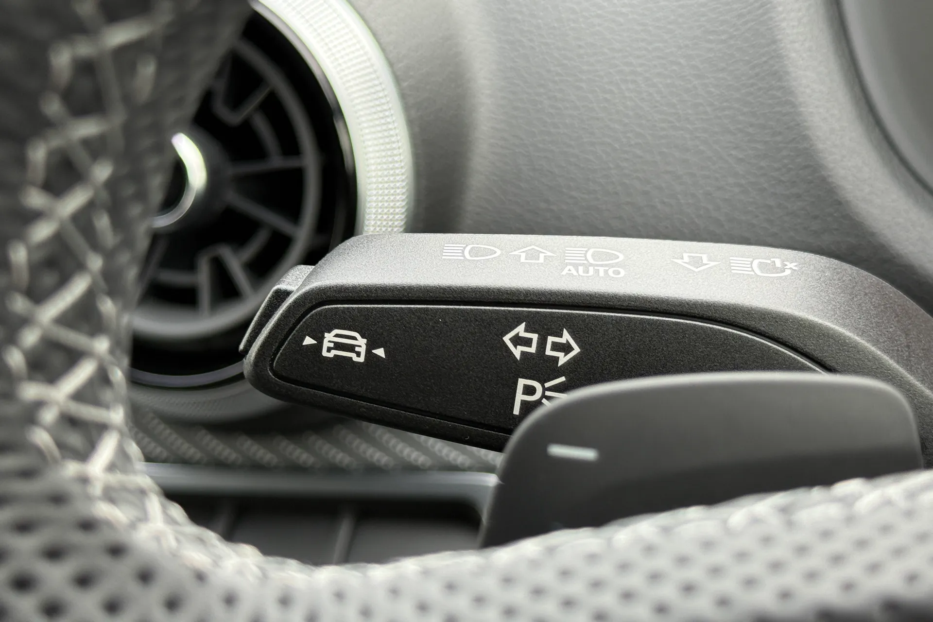 Audi Q2 thumbnail image number 21
