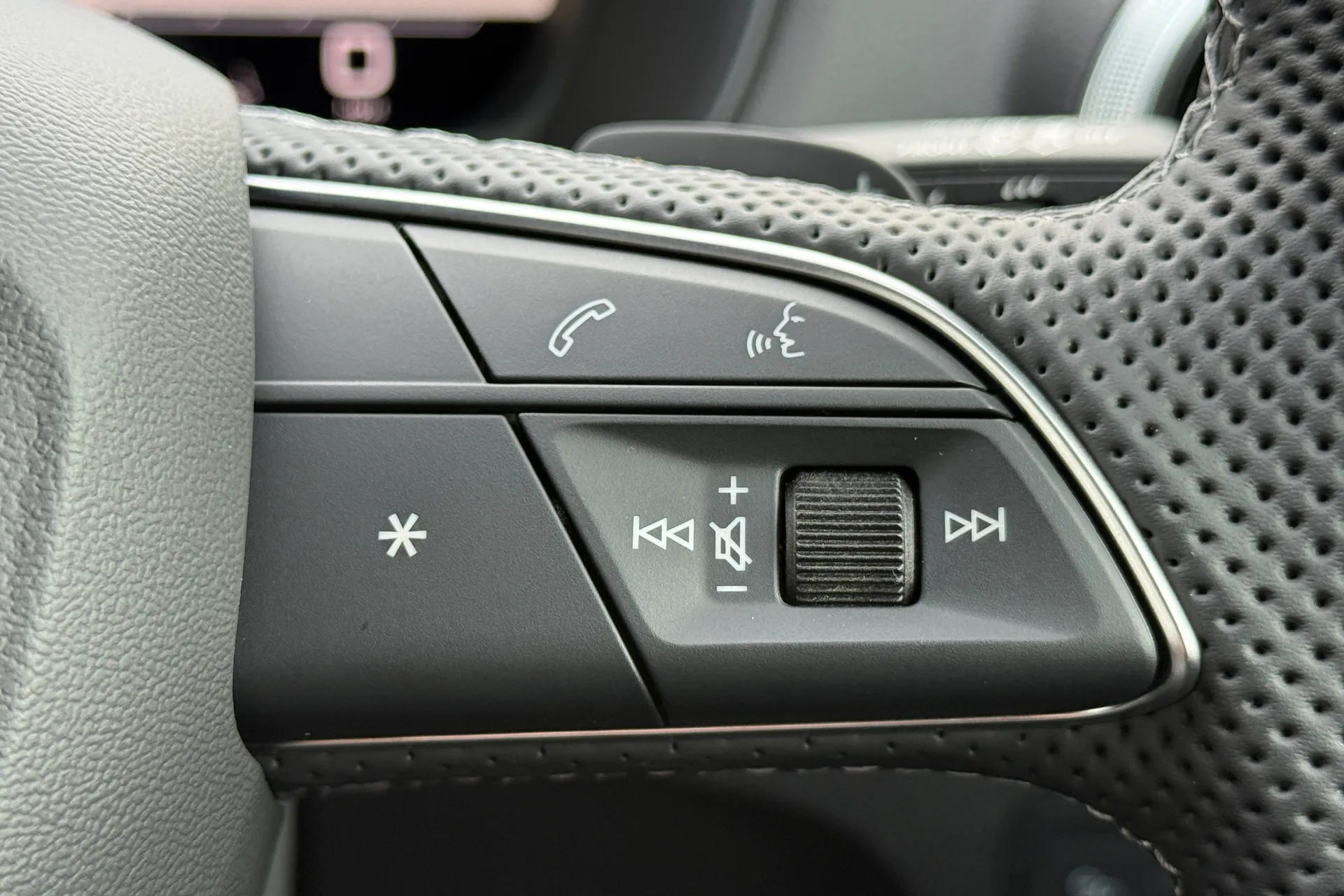 Audi Q2 thumbnail image number 25