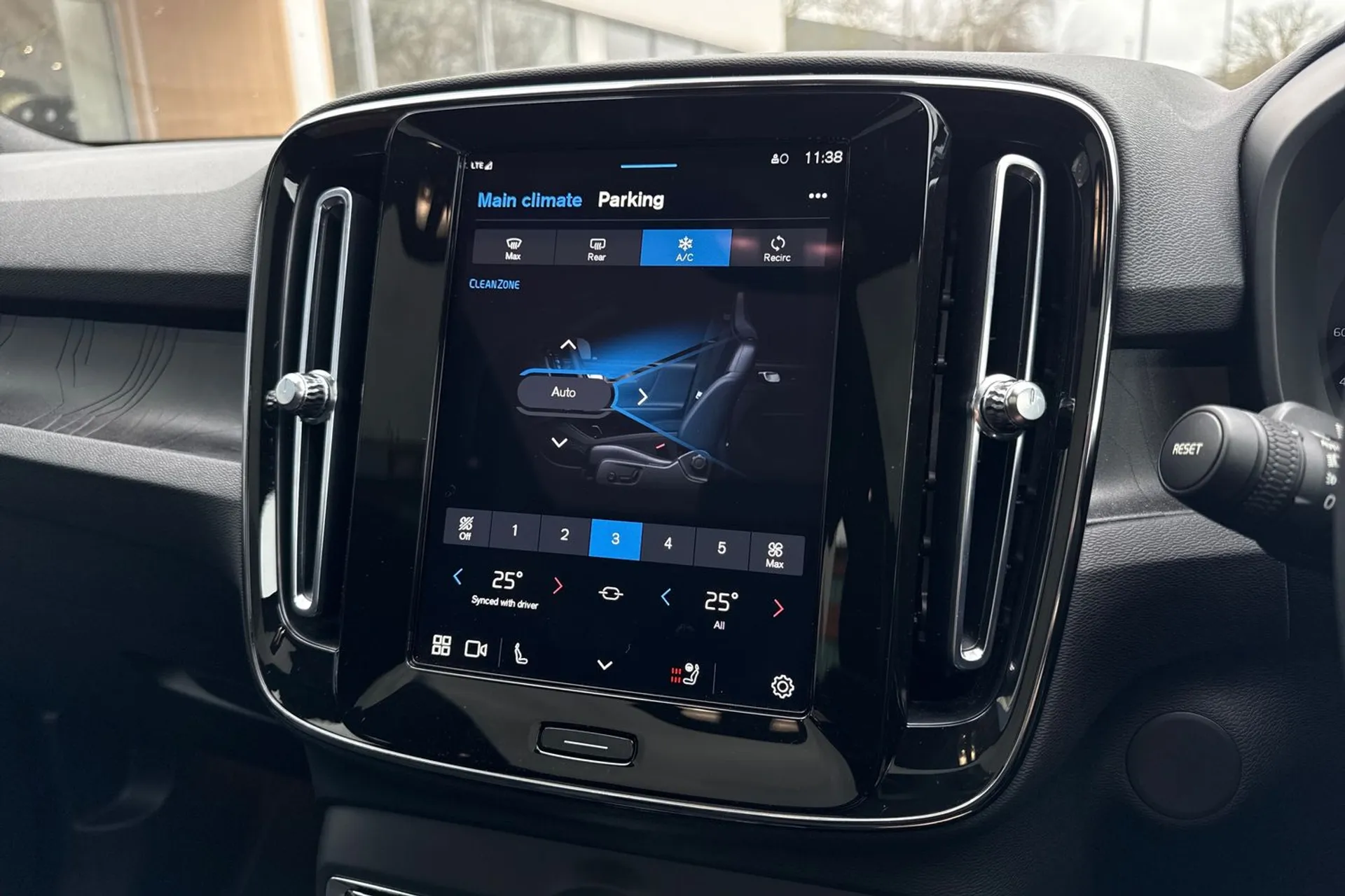 Volvo C40 thumbnail image number 39