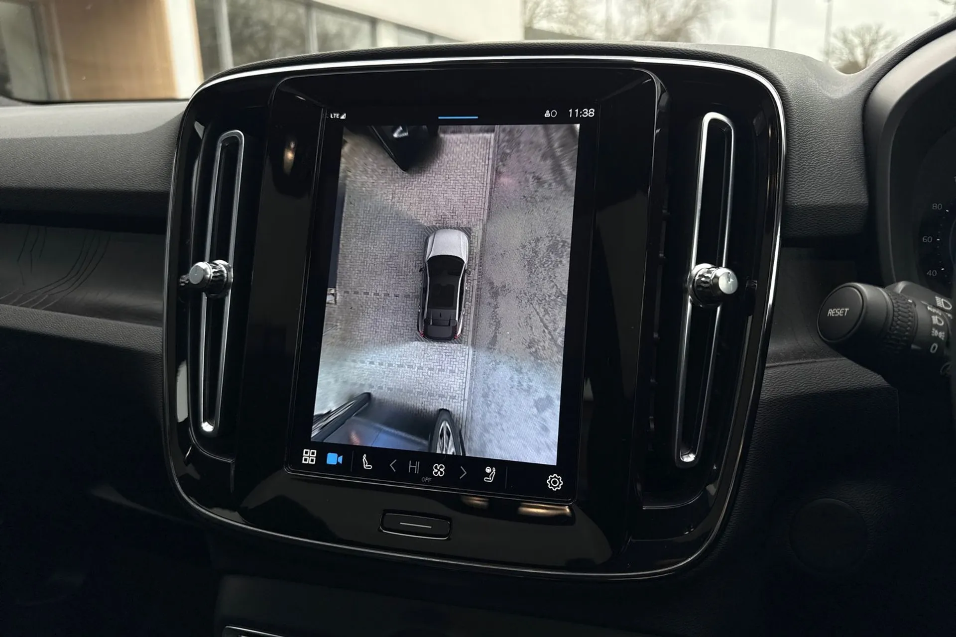 Volvo C40 thumbnail image number 4