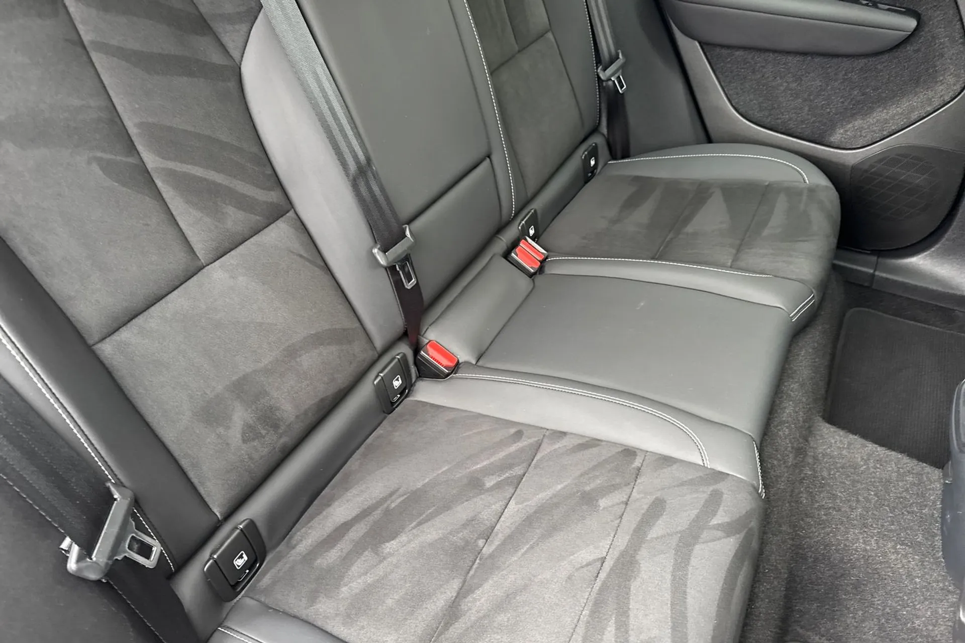 Volvo C40 thumbnail image number 25