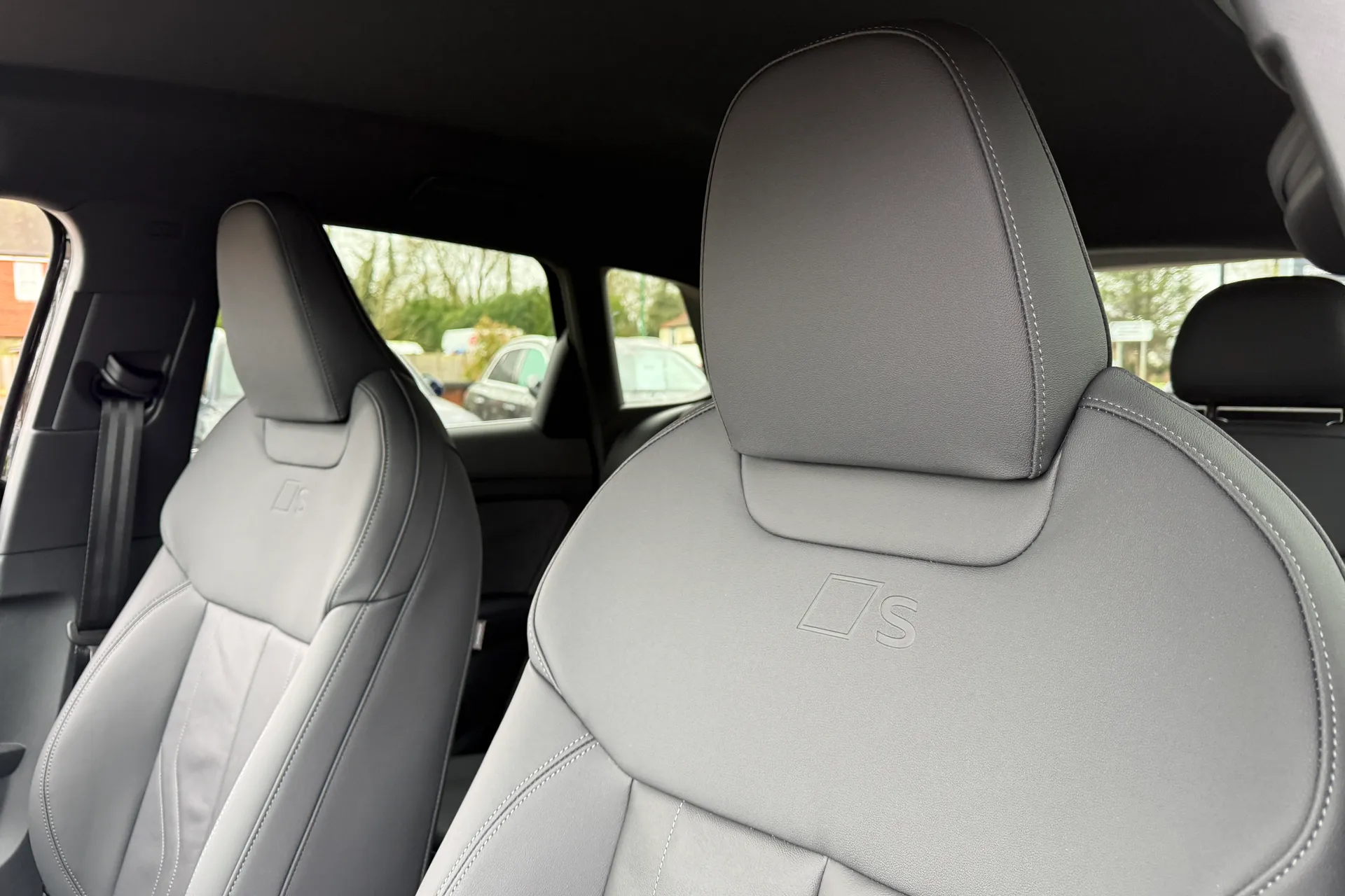 Audi Q3 thumbnail image number 35